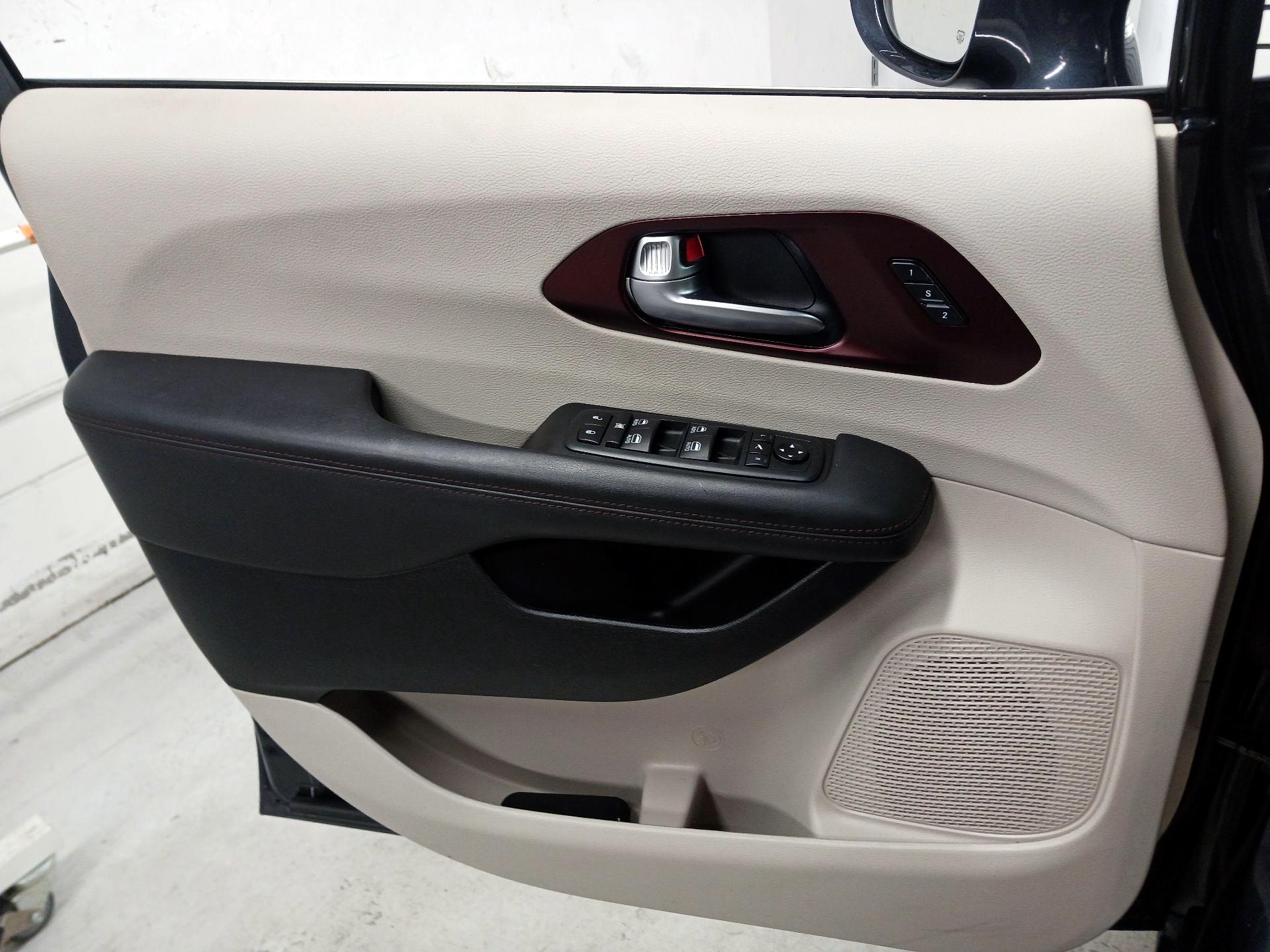 Thumbnail: 2020 Chrysler Pacifica - 12