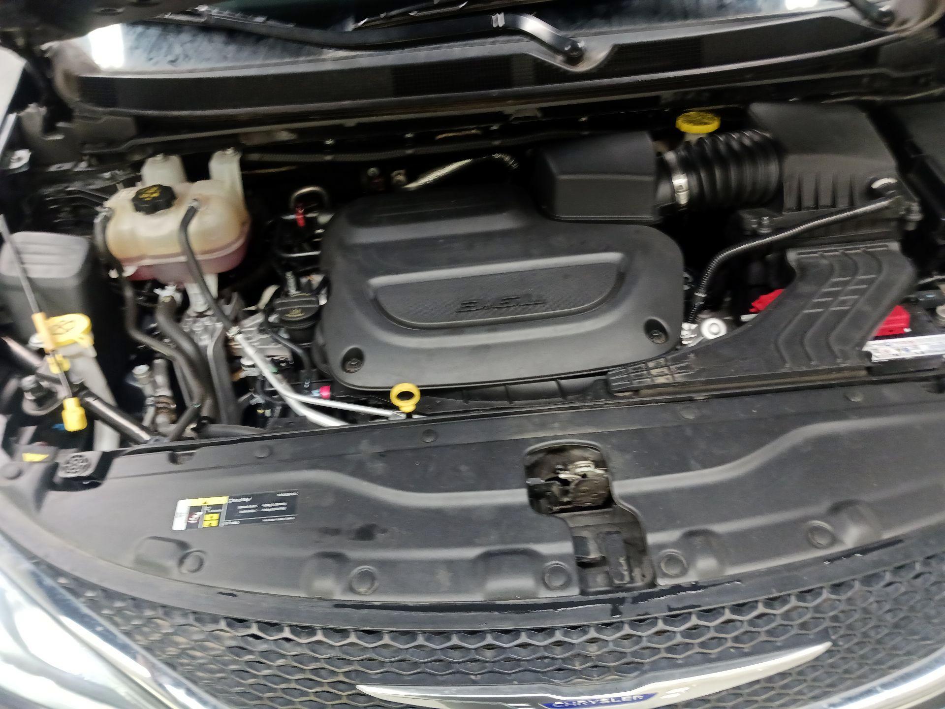 Thumbnail: 2020 Chrysler Pacifica - 17