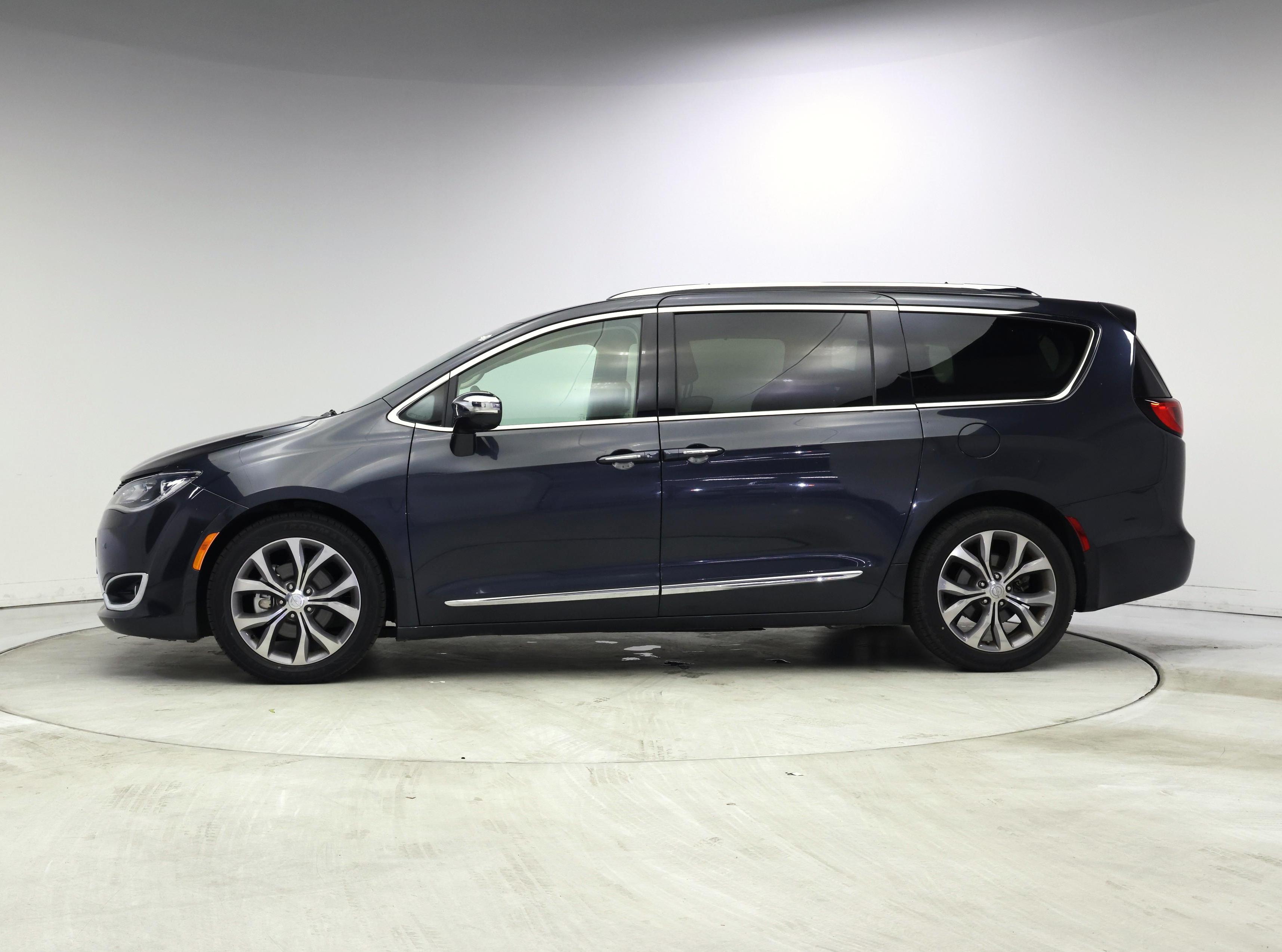 Thumbnail: 2020 Chrysler Pacifica - 3
