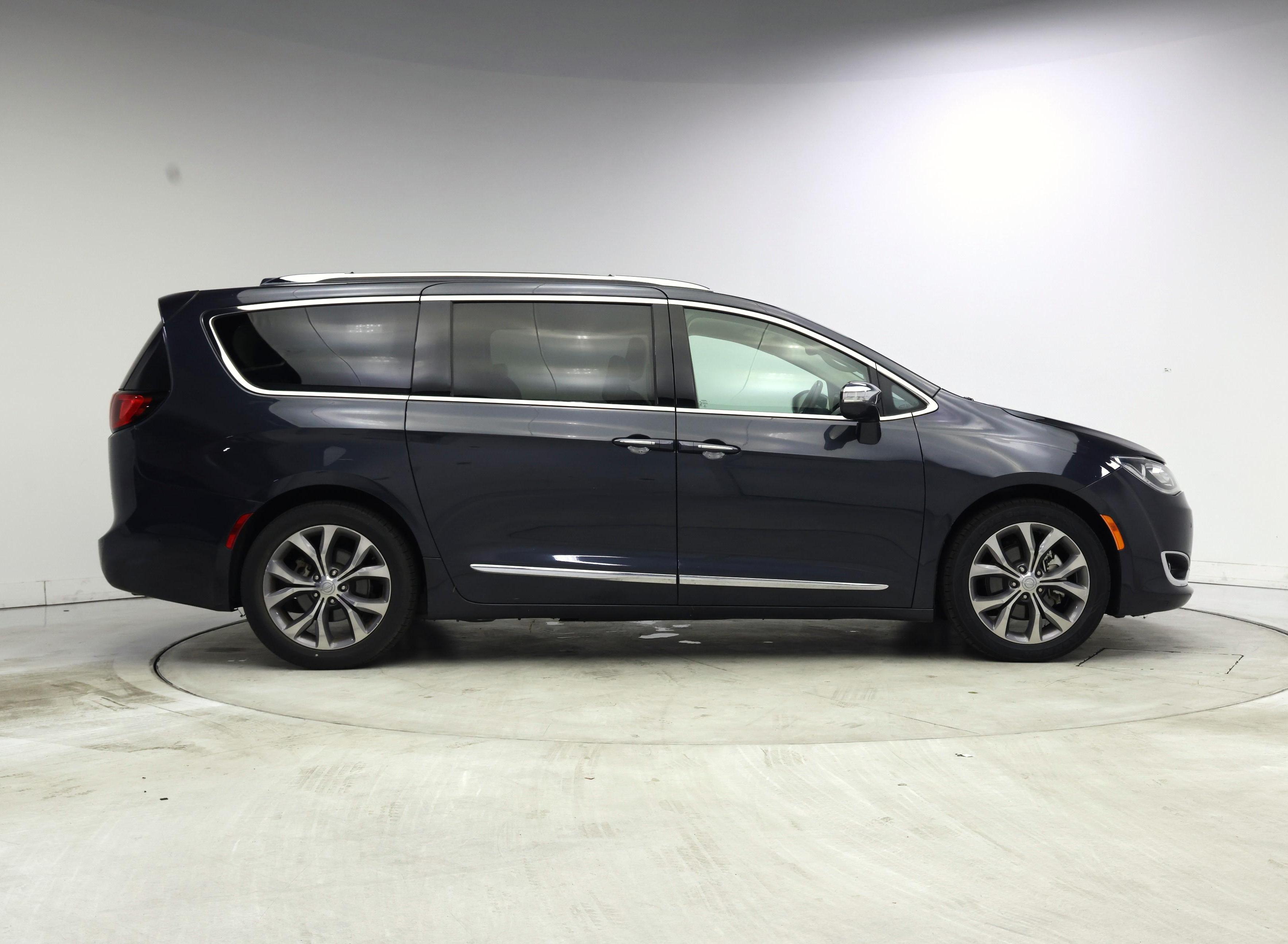 Thumbnail: 2020 Chrysler Pacifica - 7