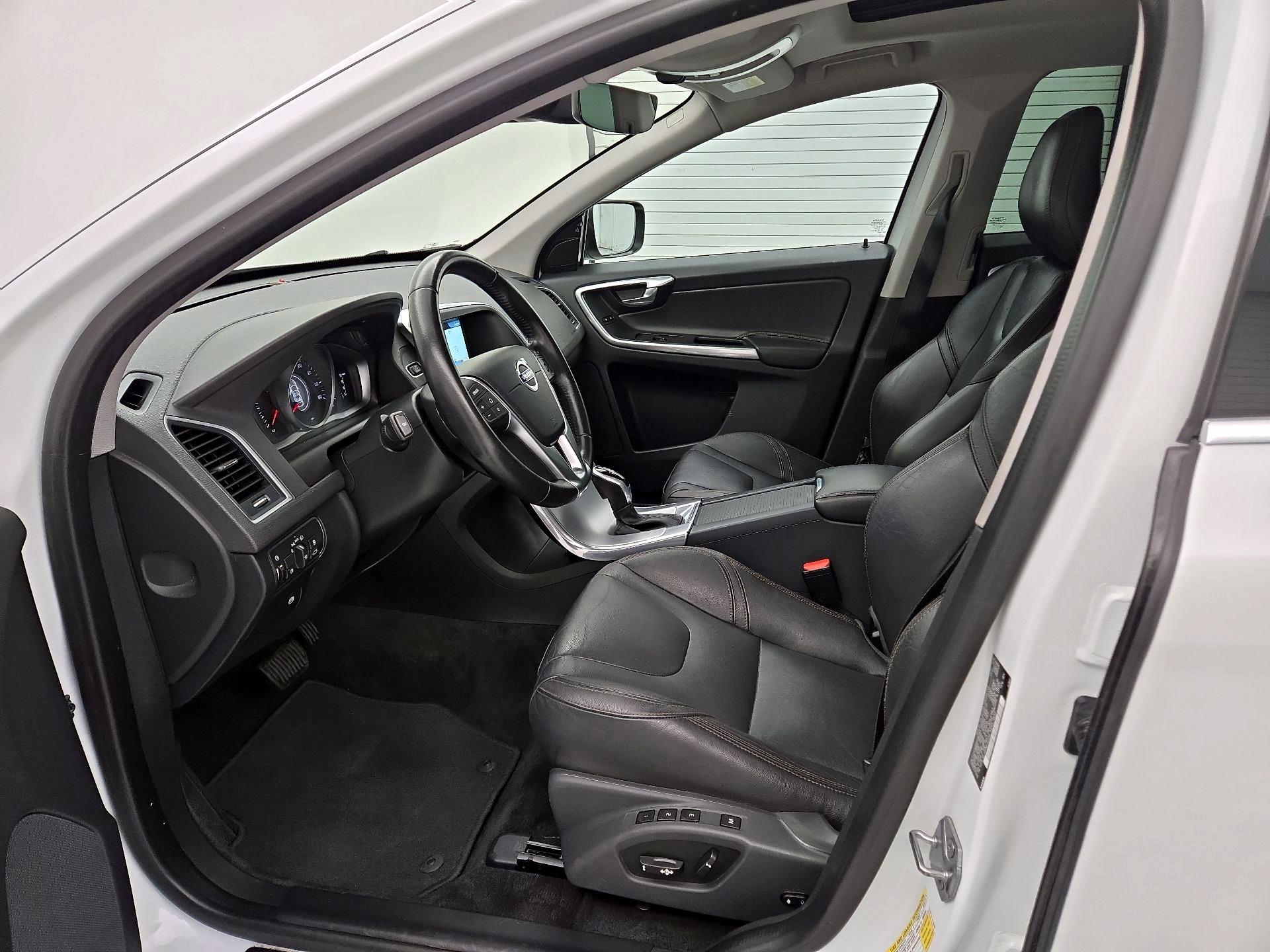 Thumbnail: 2017 Volvo XC60 - 11