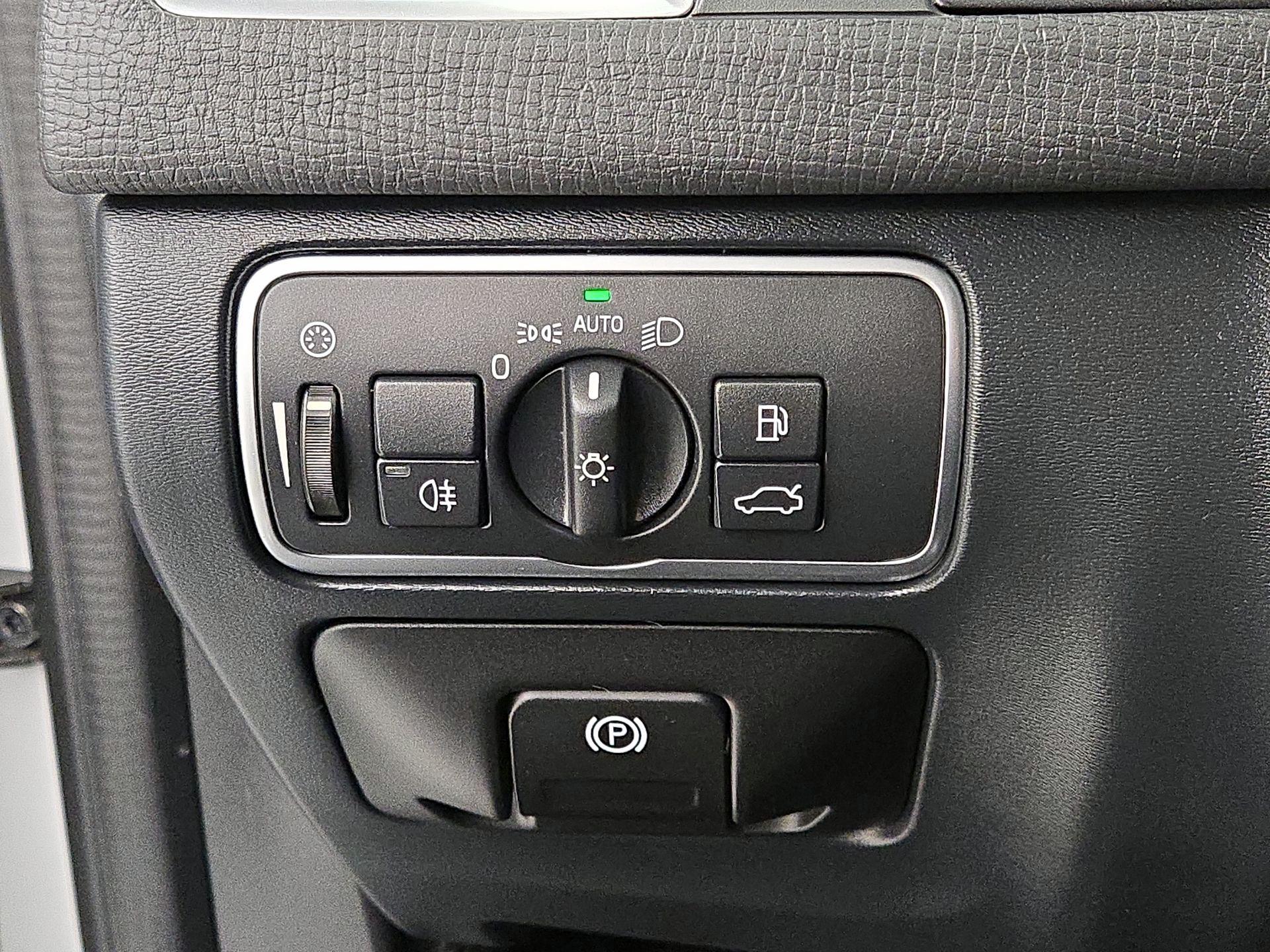 Thumbnail: 2017 Volvo XC60 - 13