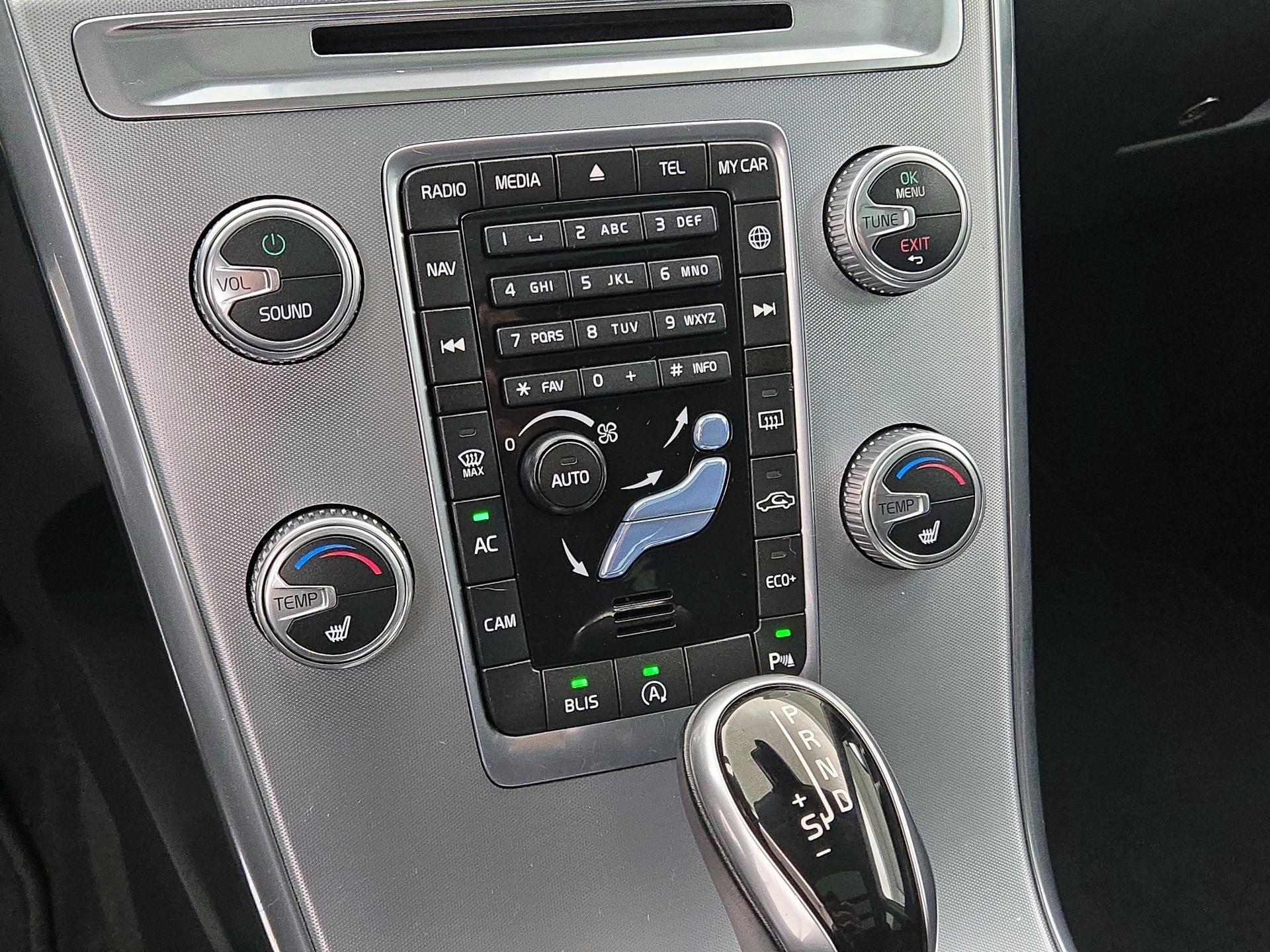 Thumbnail: 2017 Volvo XC60 - 17