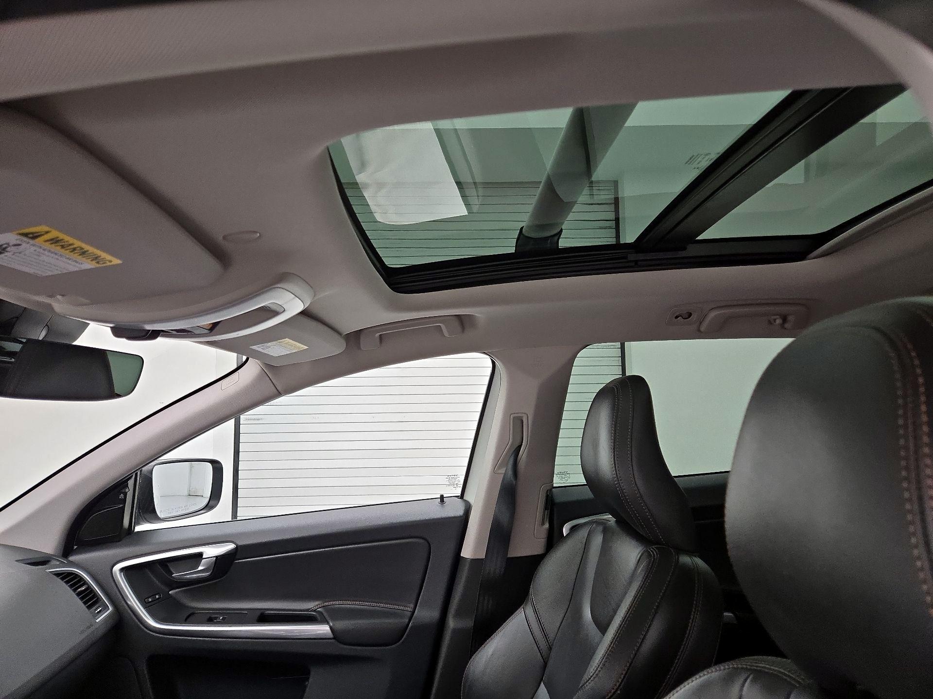 Thumbnail: 2017 Volvo XC60 - 20