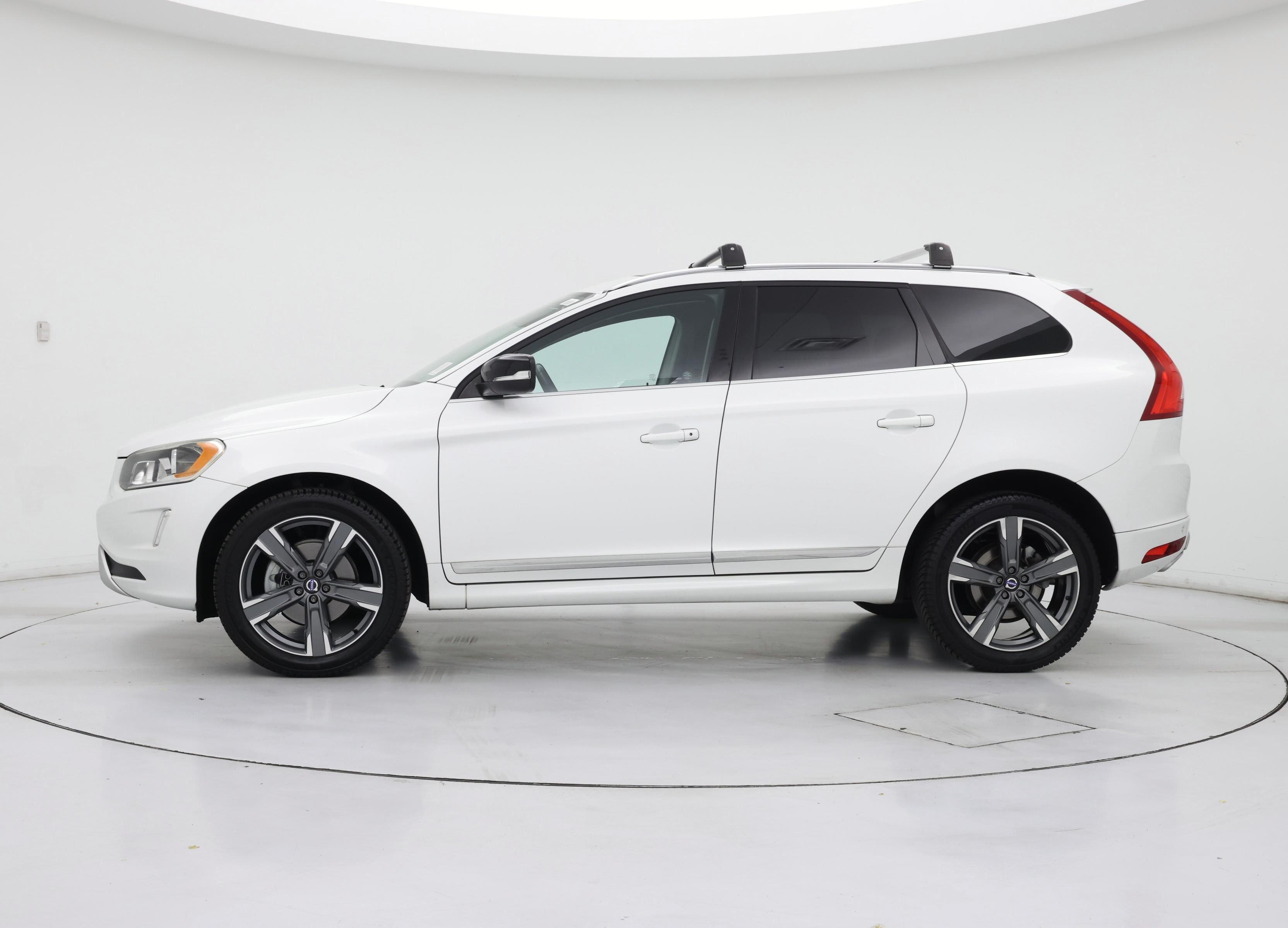 Thumbnail: 2017 Volvo XC60 - 3