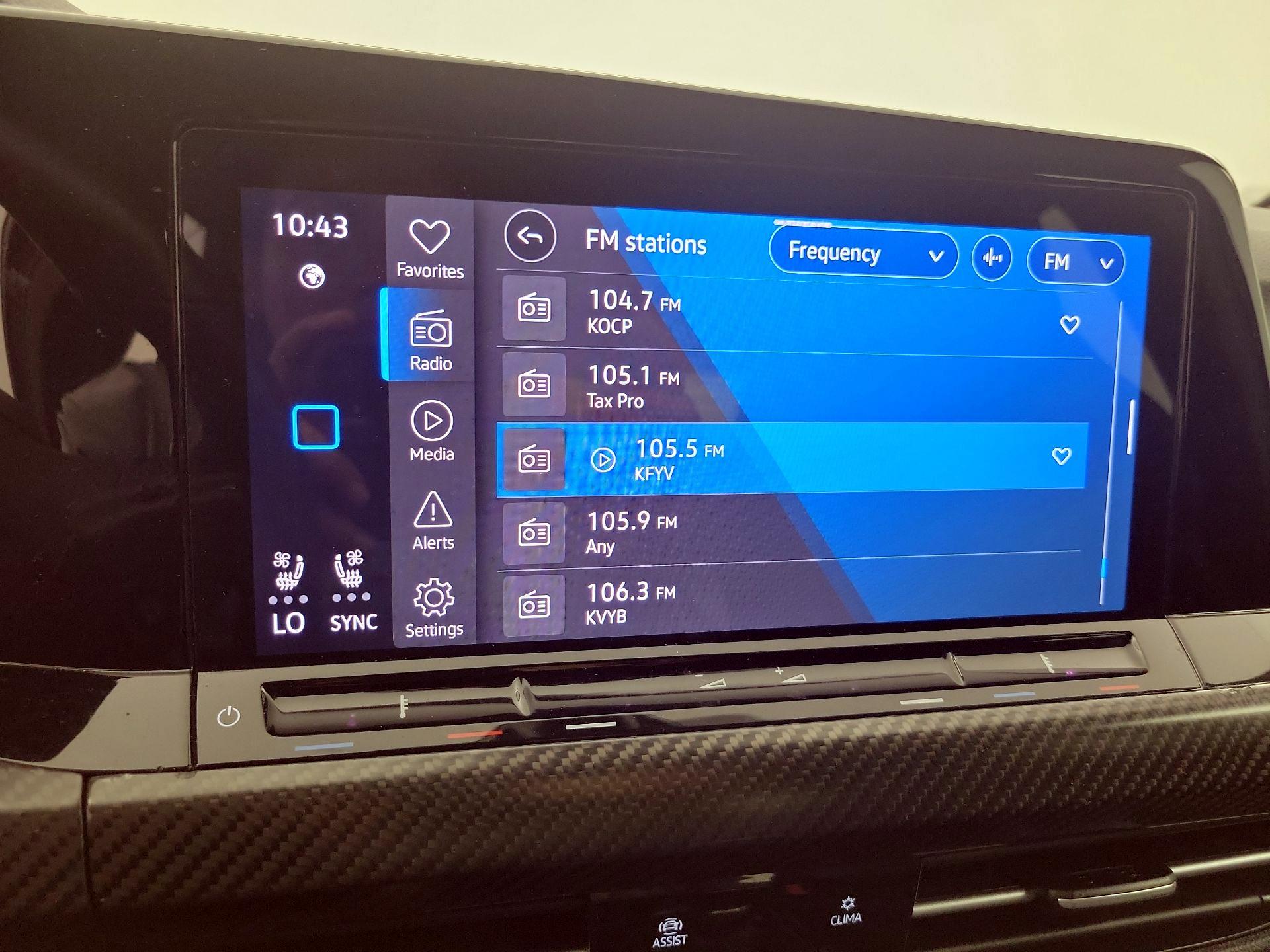 Thumbnail: 2023 Volkswagen Golf - 15