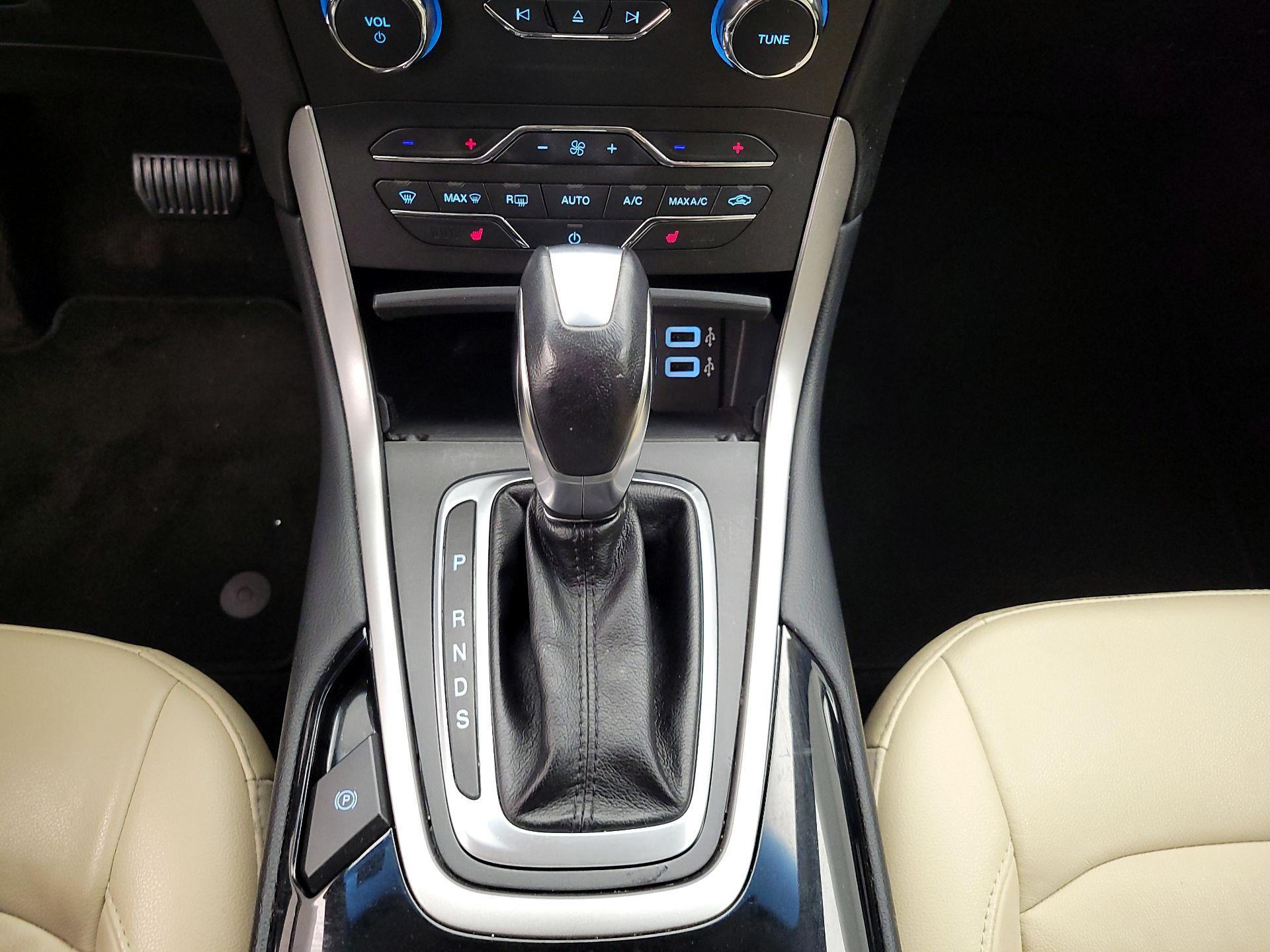 Thumbnail: 2018 Ford Edge - 18