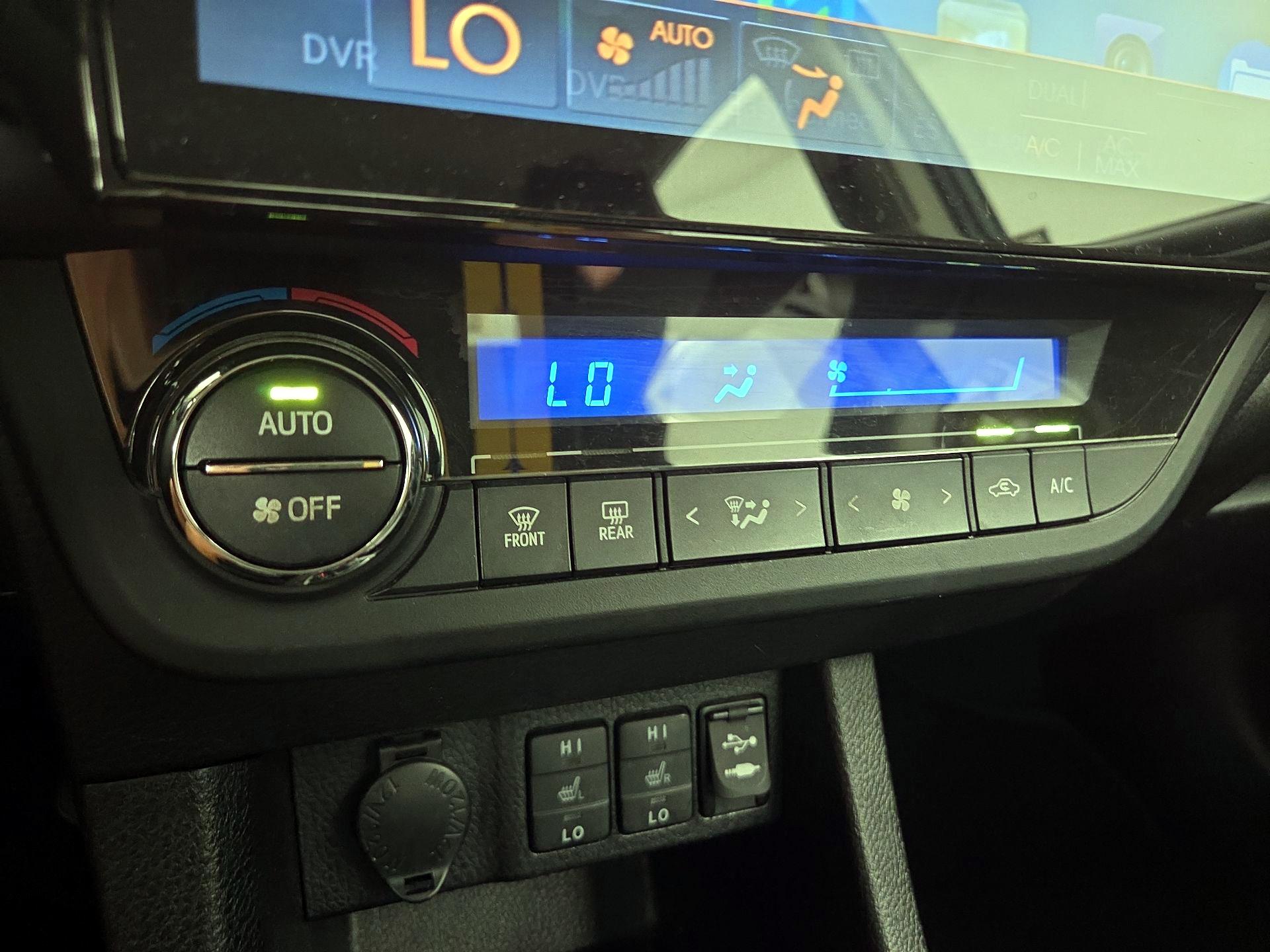 Thumbnail: 2014 Toyota Corolla - 16