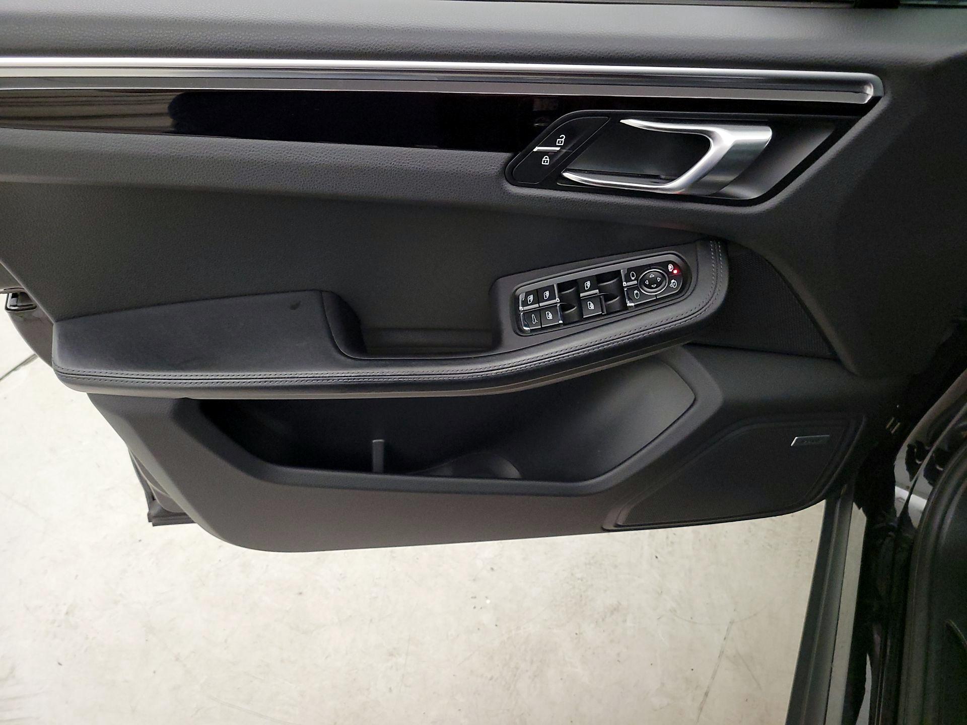 Thumbnail: 2020 Porsche Macan - 12