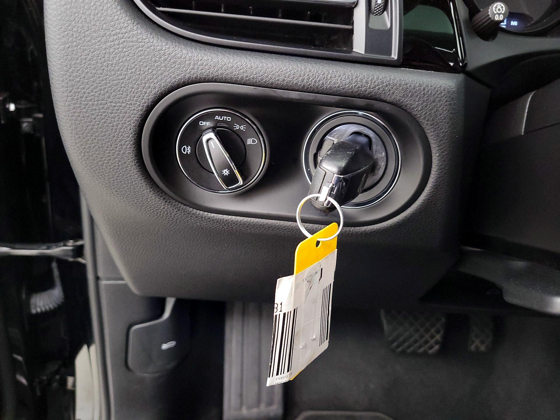 Thumbnail: 2020 Porsche Macan - 13