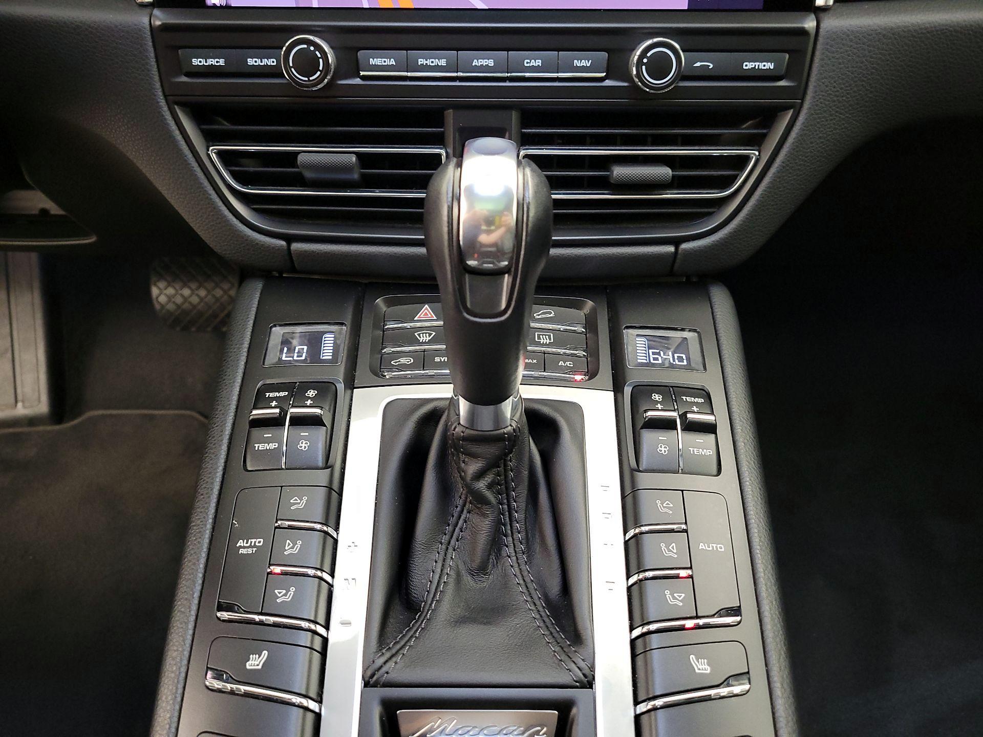 Thumbnail: 2020 Porsche Macan - 17