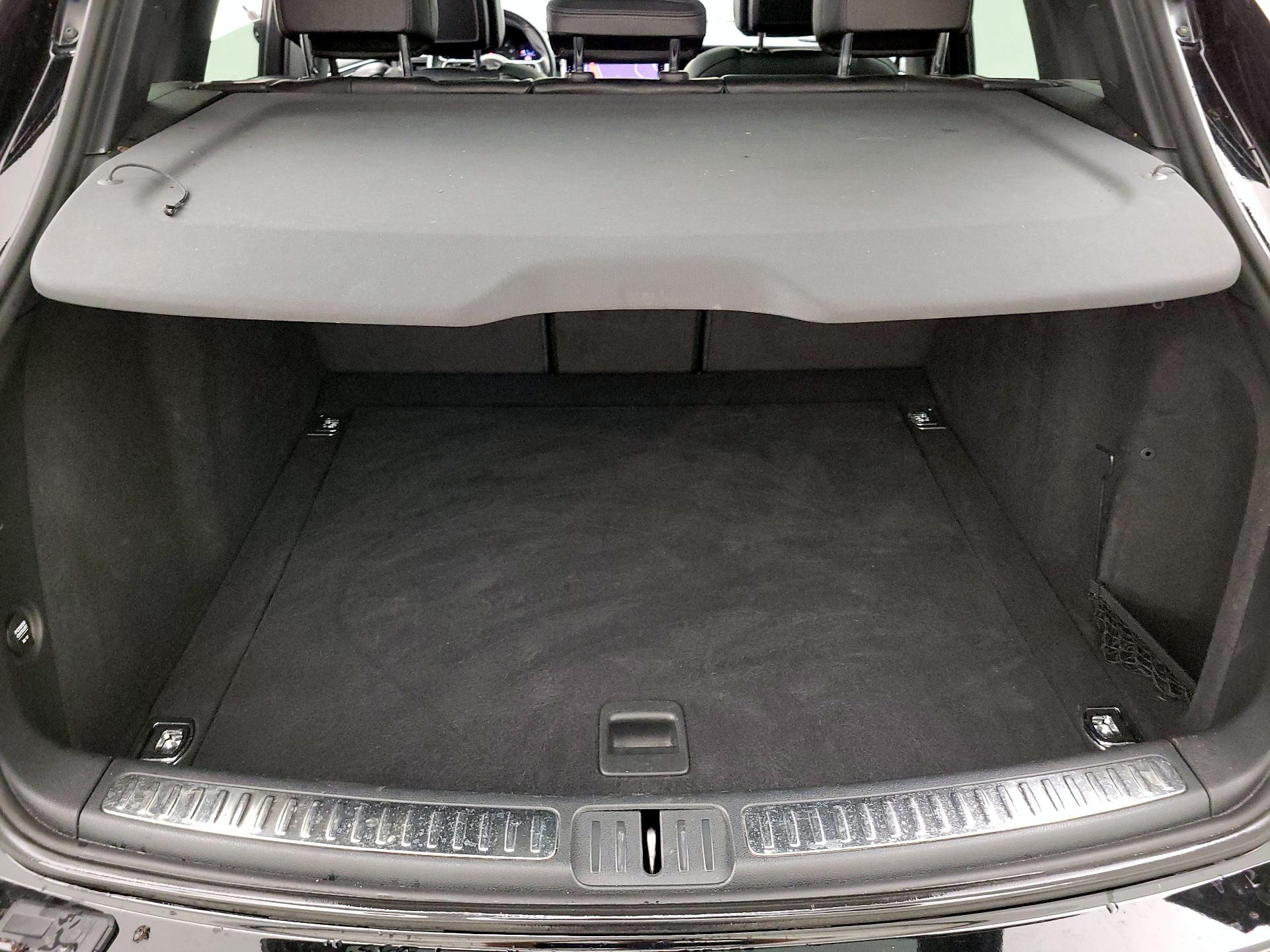 Thumbnail: 2020 Porsche Macan - 20