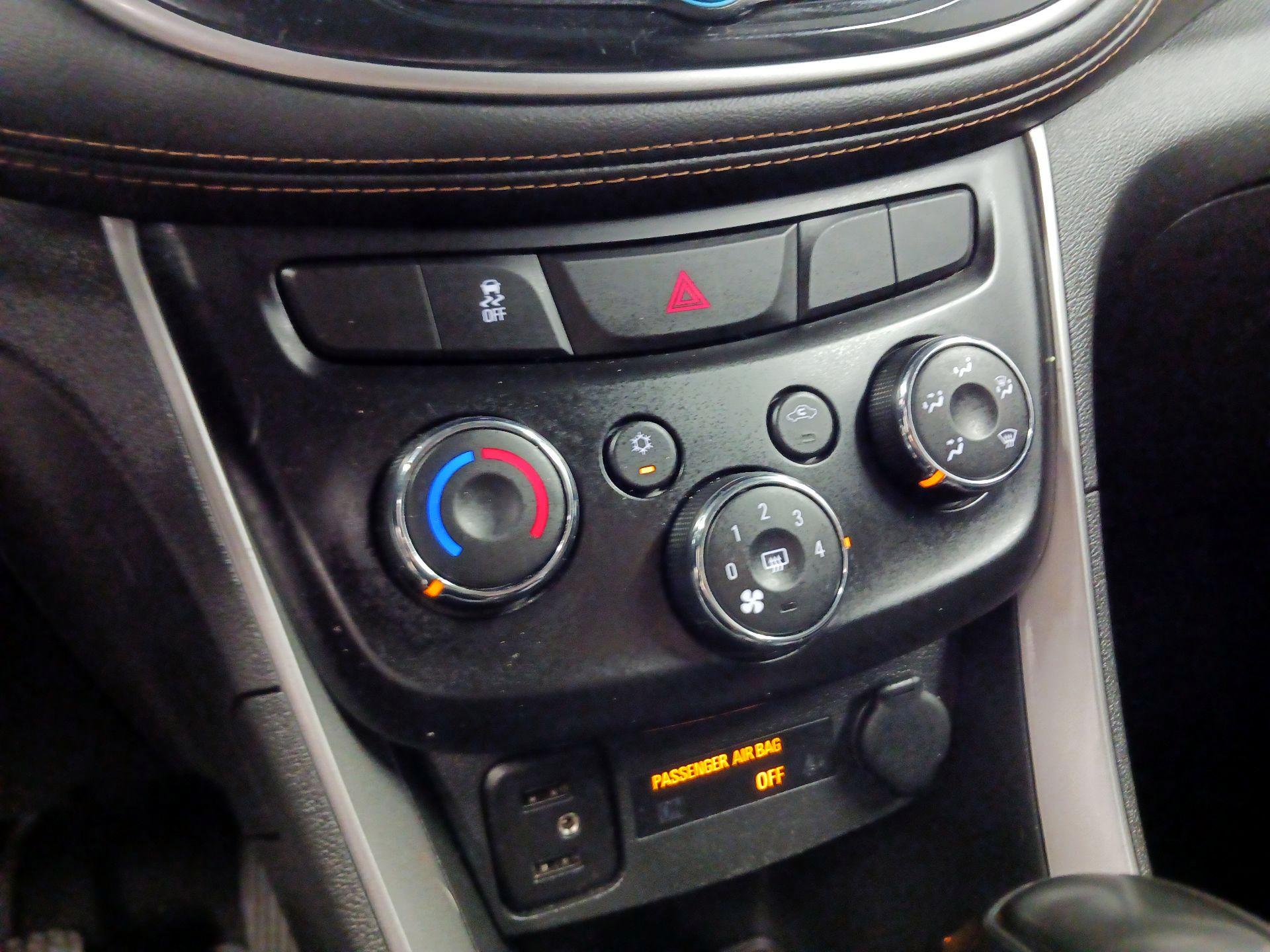 Thumbnail: 2021 Chevrolet Trax - 14