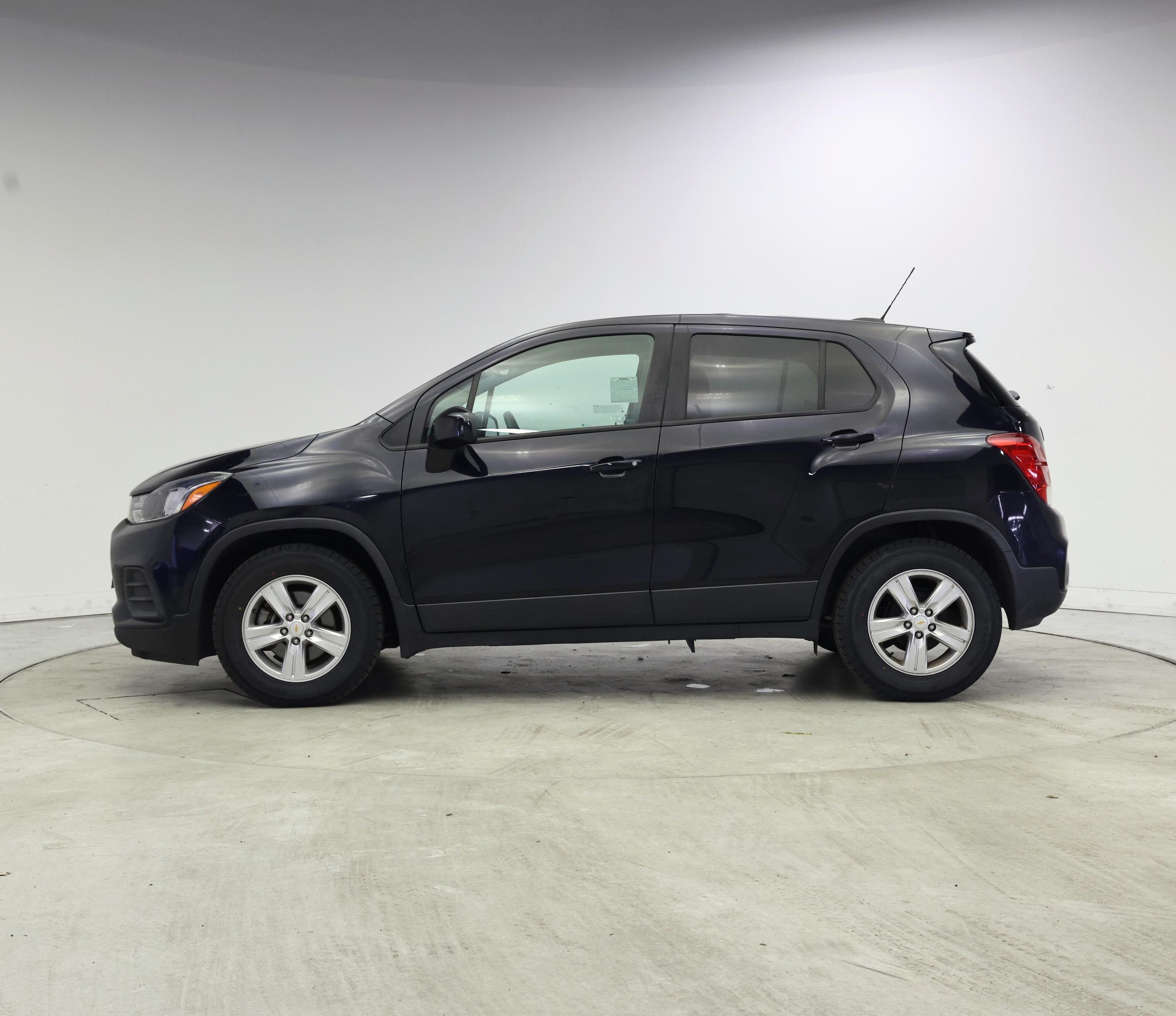 Thumbnail: 2021 Chevrolet Trax - 3