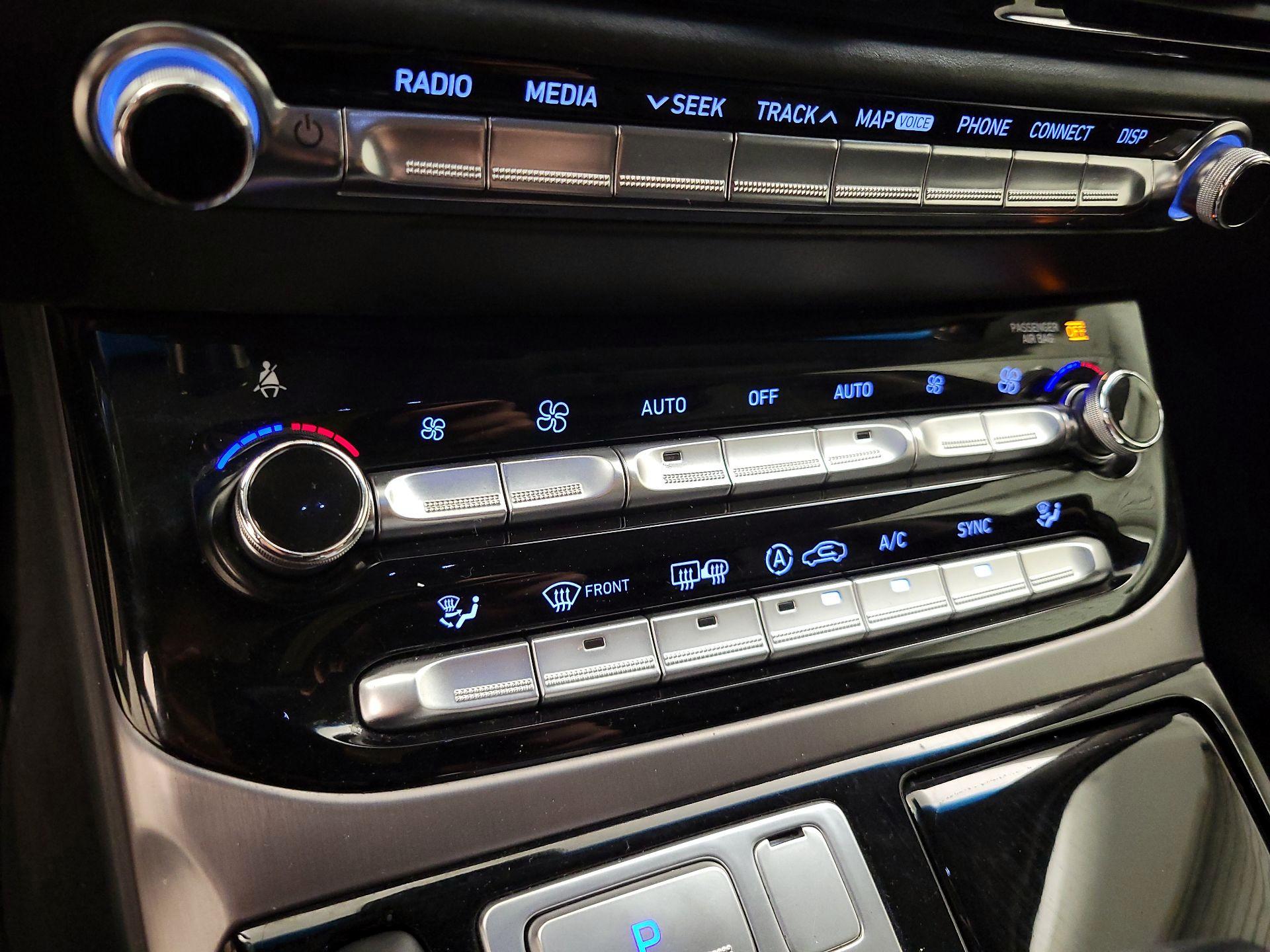 Thumbnail: 2019 Genesis G90 - 16