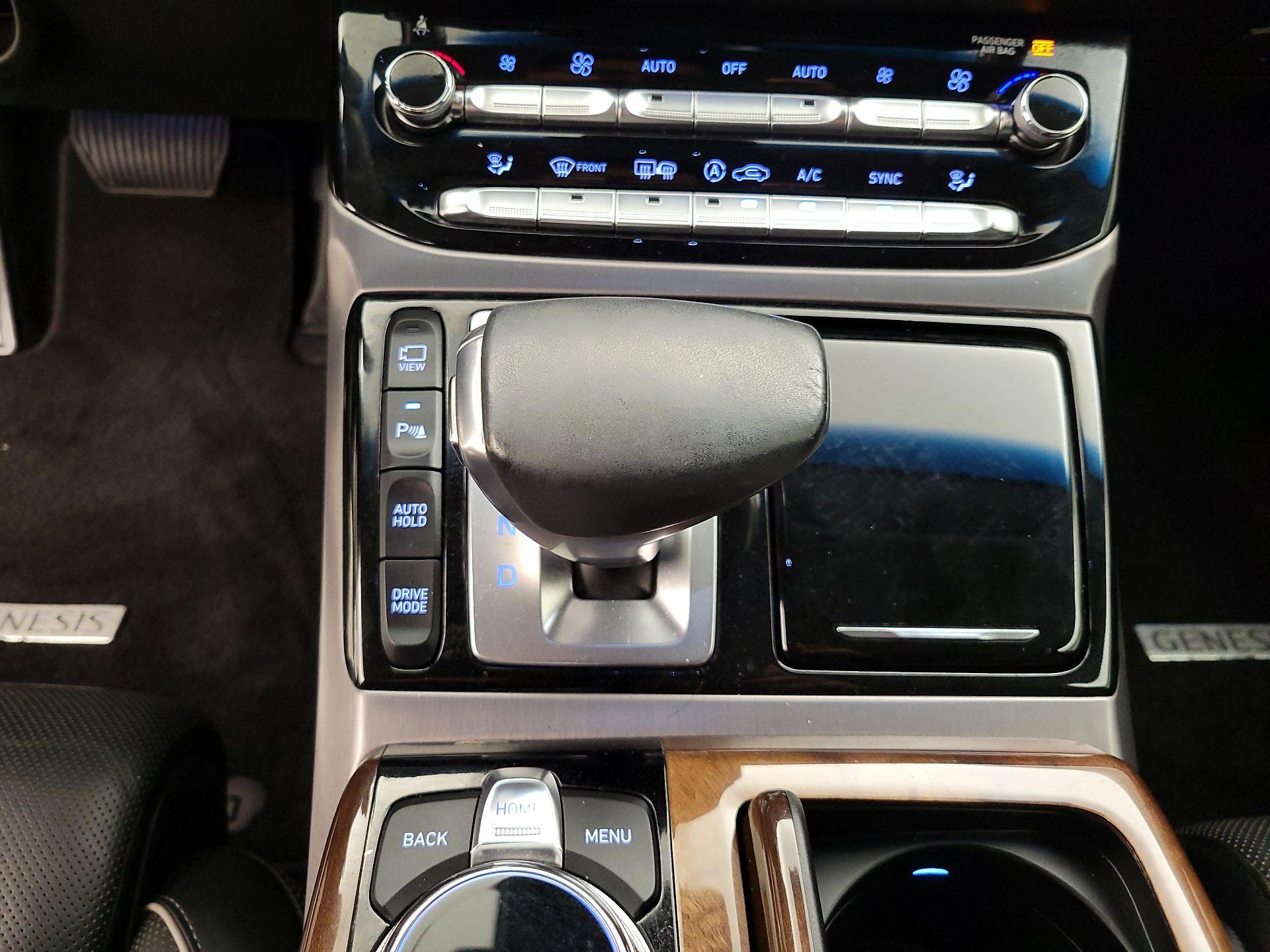 Thumbnail: 2019 Genesis G90 - 17