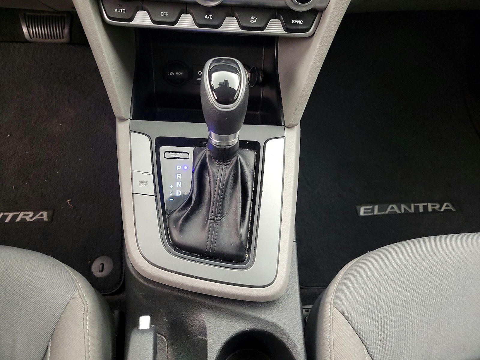 2020 Hyundai Elantra SEL - Photo 18