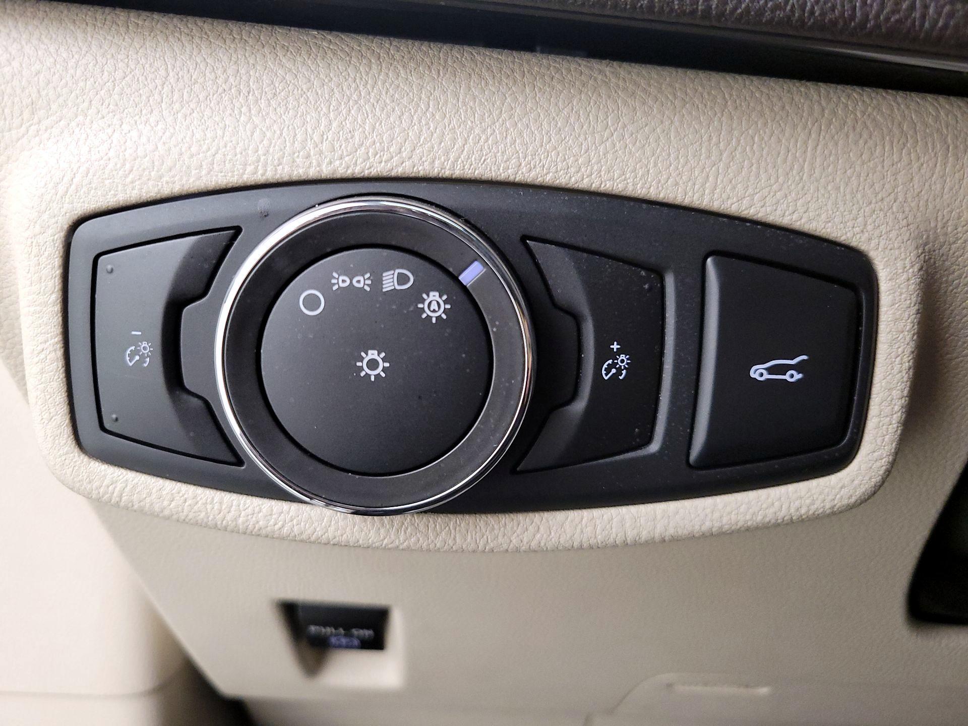 Thumbnail: 2017 Lincoln MKC - 13