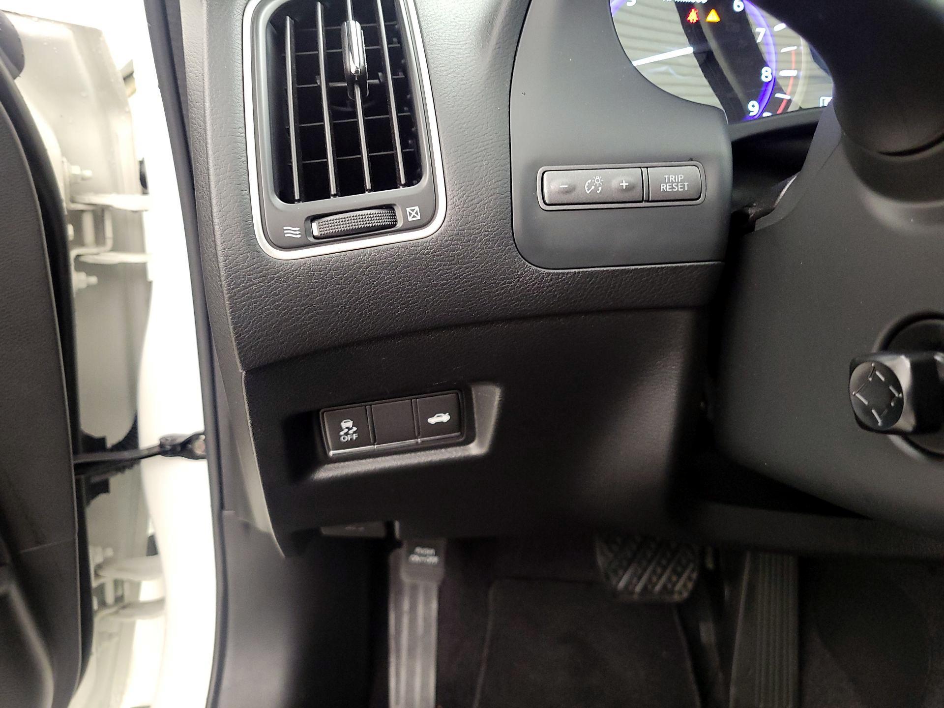 Thumbnail: 2015 INFINITI Q50 - 13