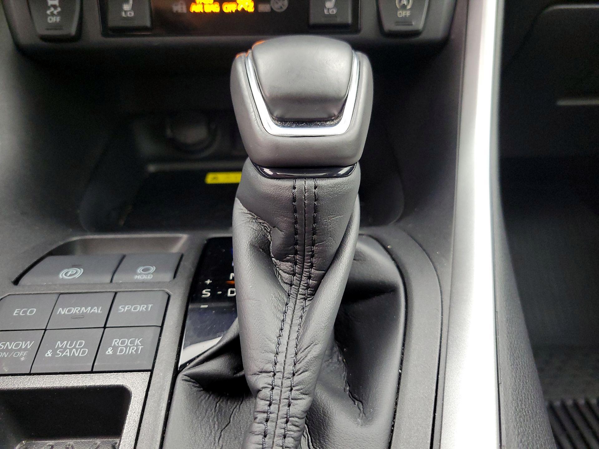 Thumbnail: 2023 Toyota RAV4 - 17