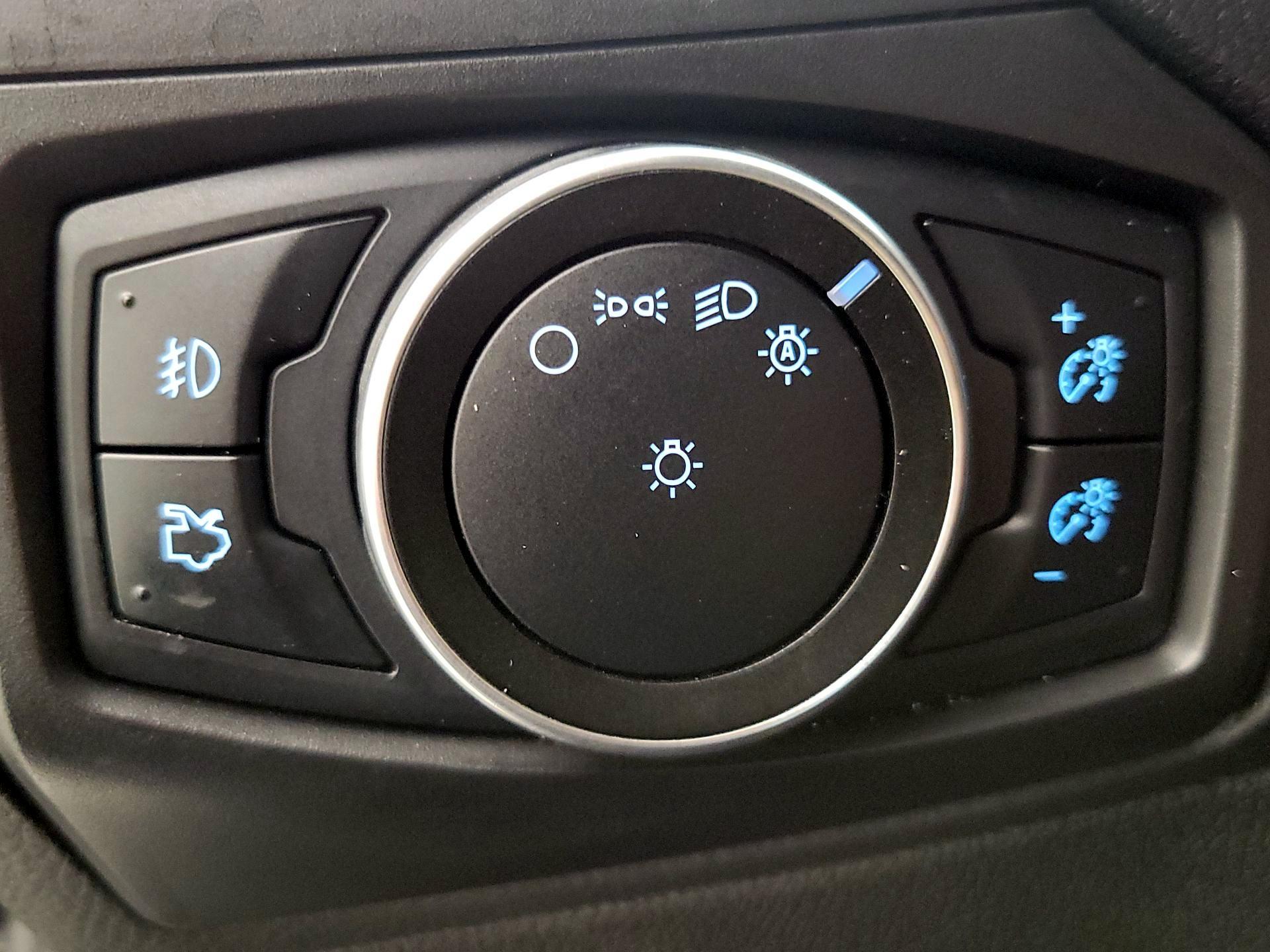 Thumbnail: 2016 Ford Focus - 13