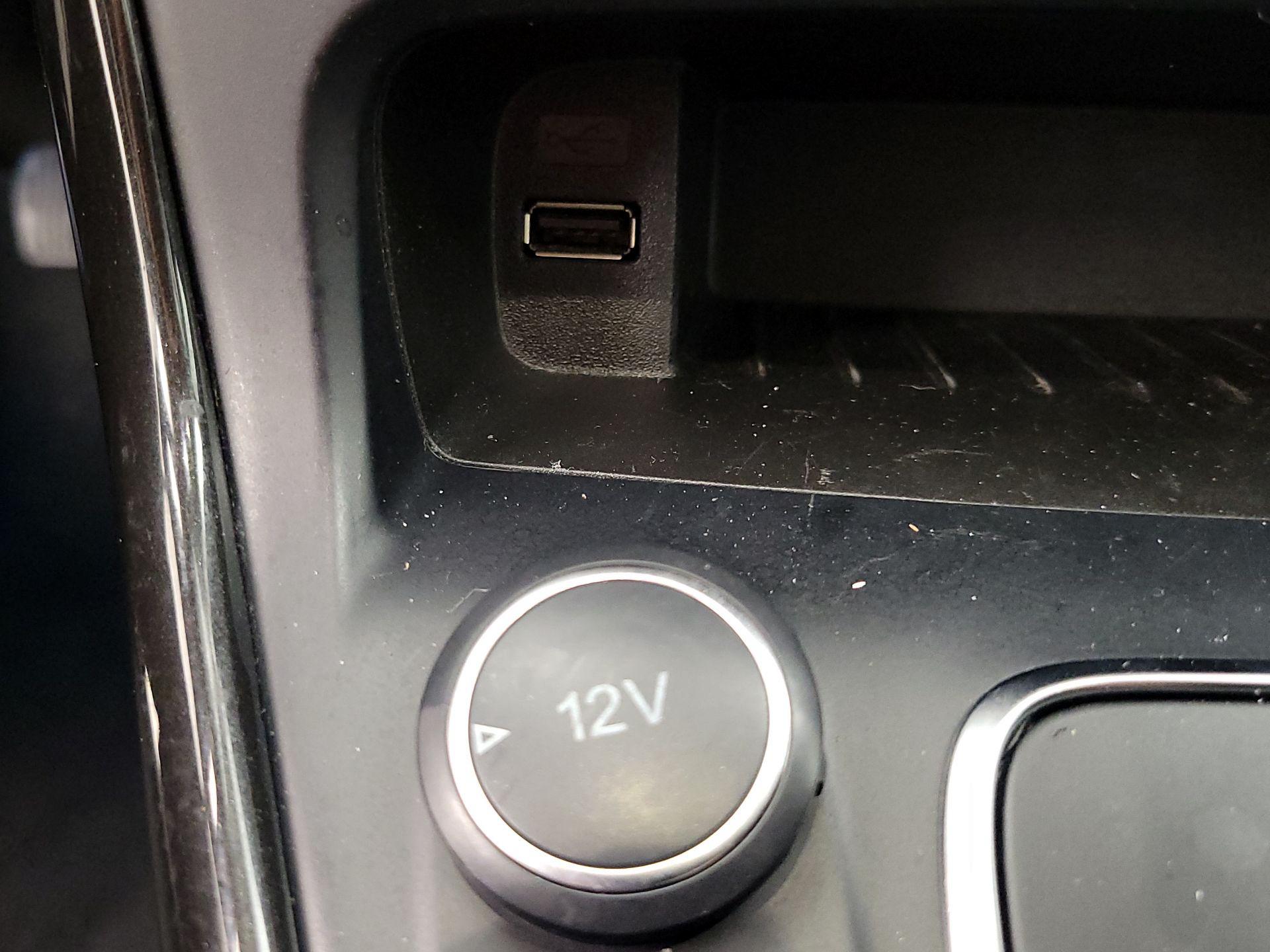 Thumbnail: 2016 Ford Focus - 18