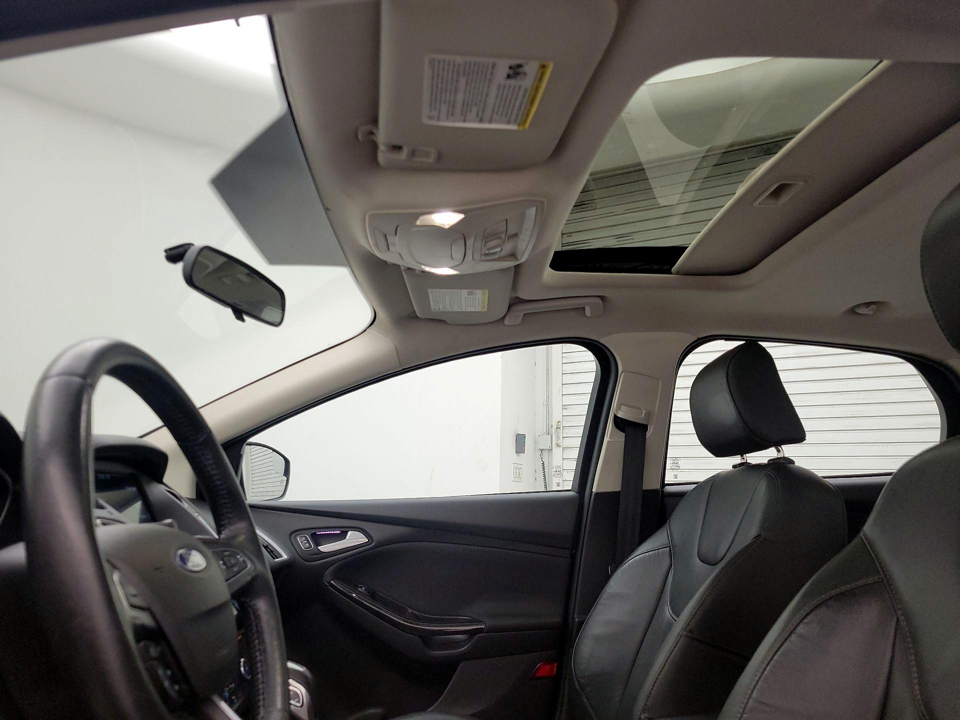 Thumbnail: 2016 Ford Focus - 19