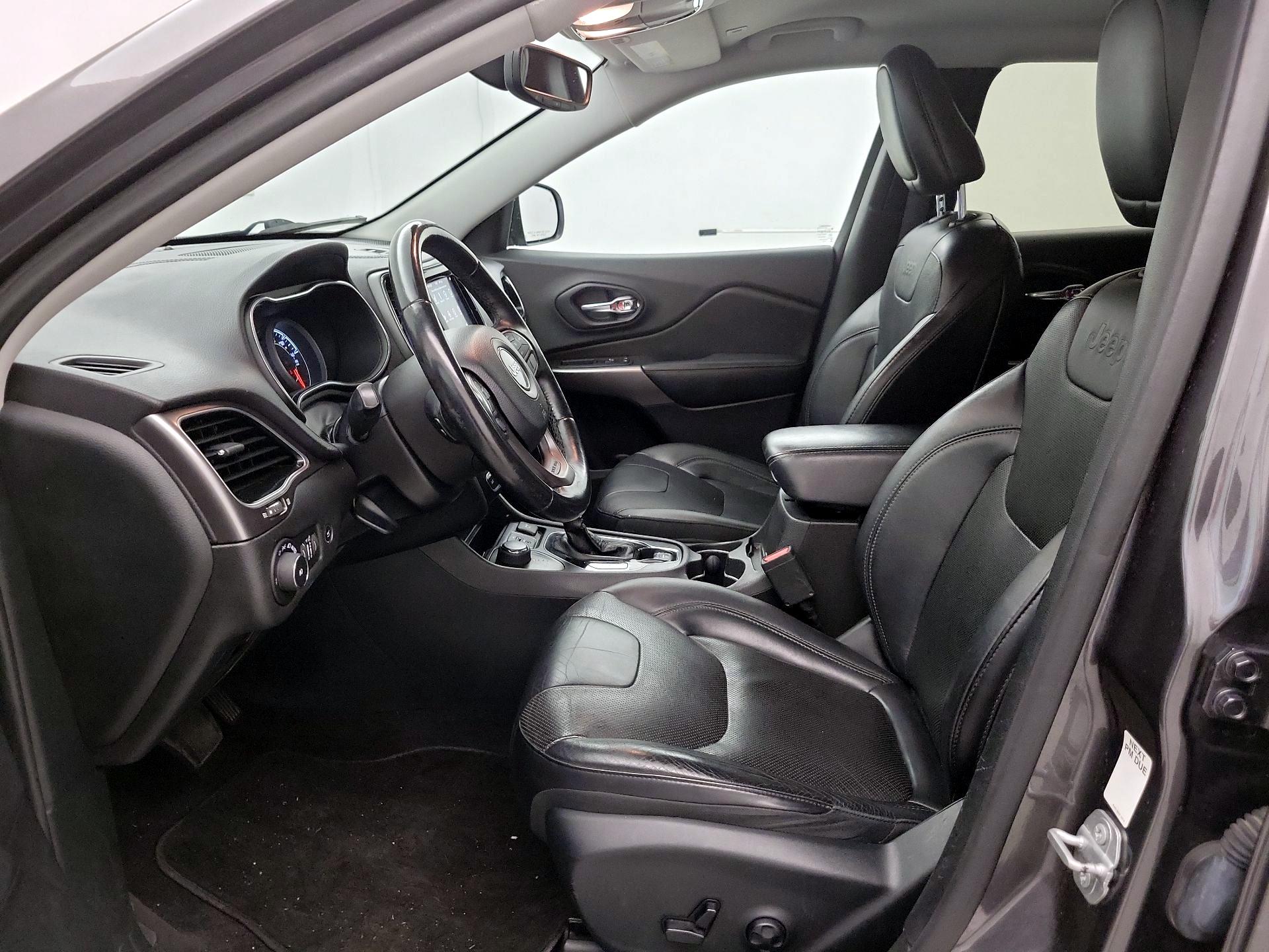 Thumbnail: 2019 Jeep Cherokee - 11