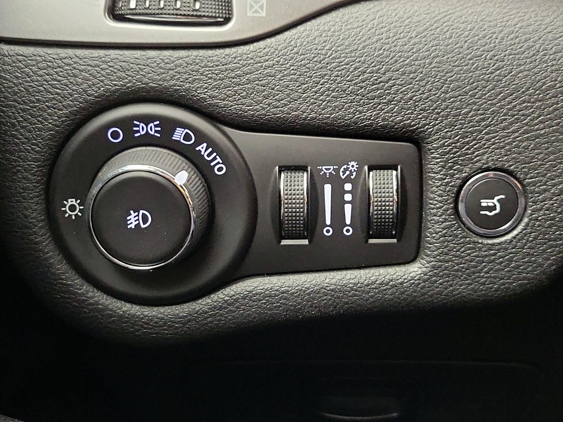 Thumbnail: 2019 Jeep Cherokee - 13