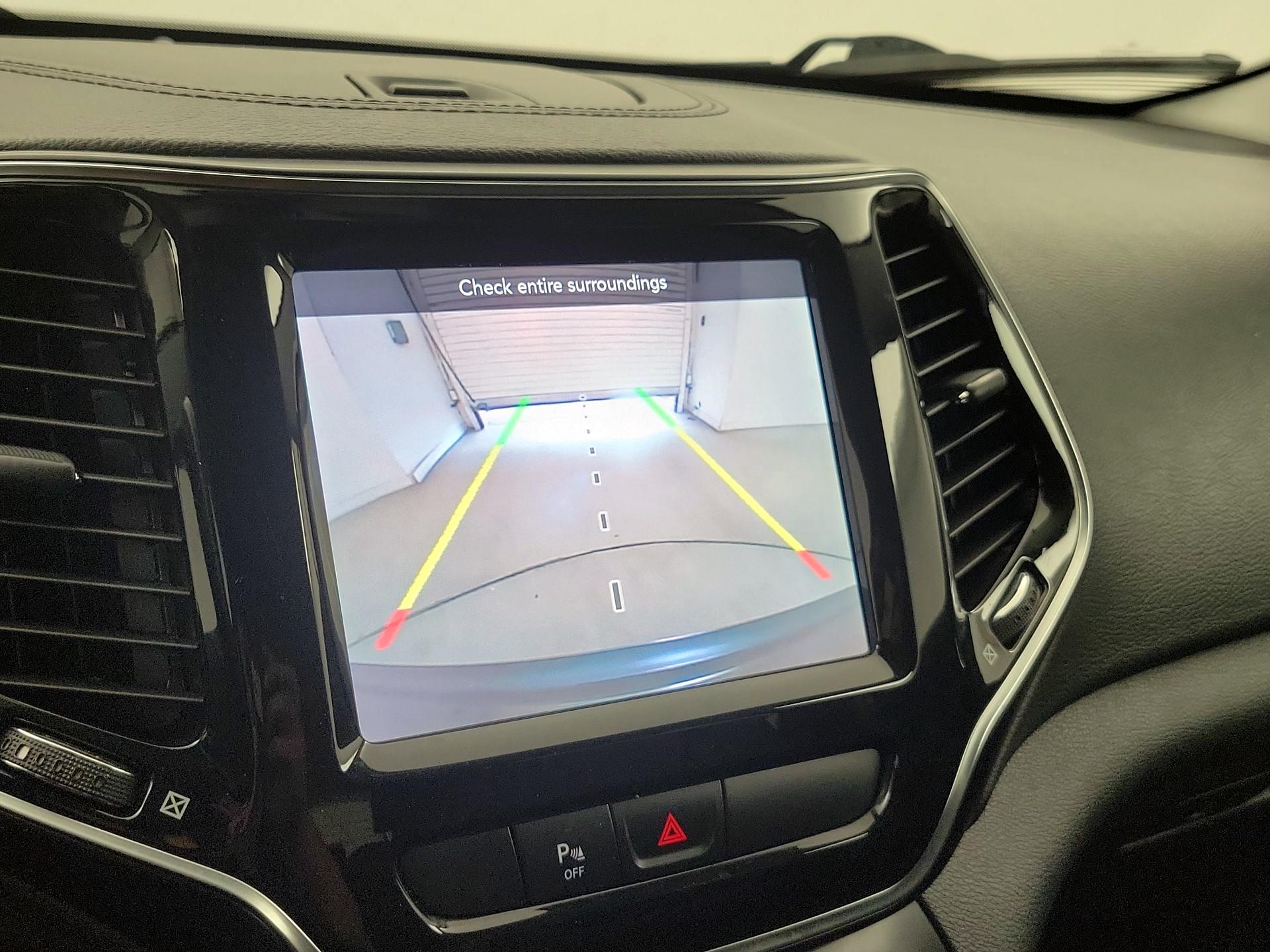 Thumbnail: 2019 Jeep Cherokee - 14