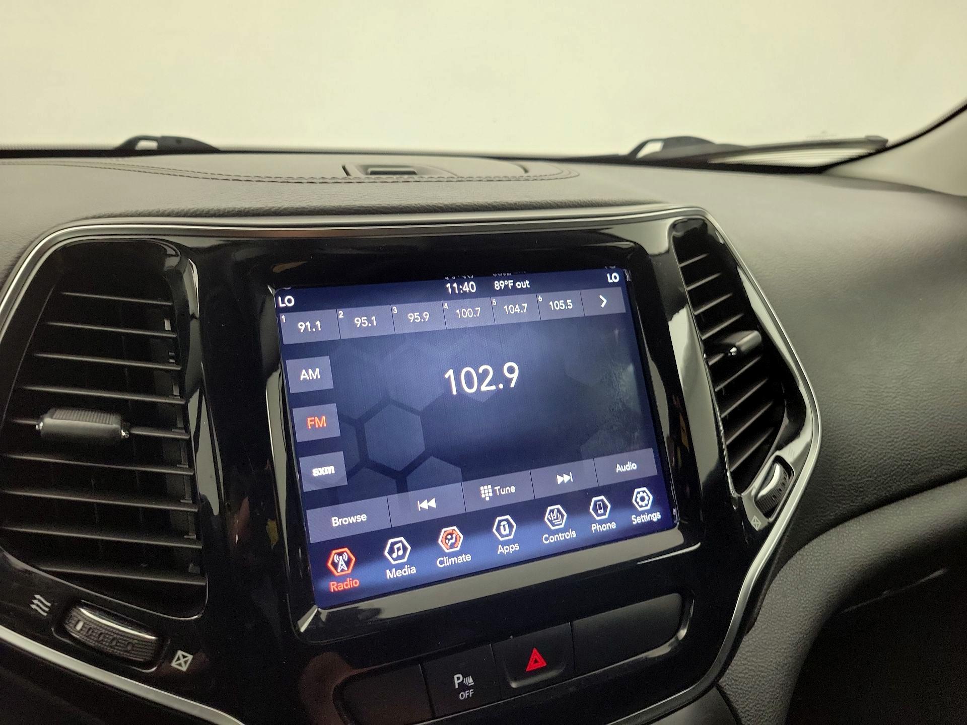 Thumbnail: 2019 Jeep Cherokee - 15