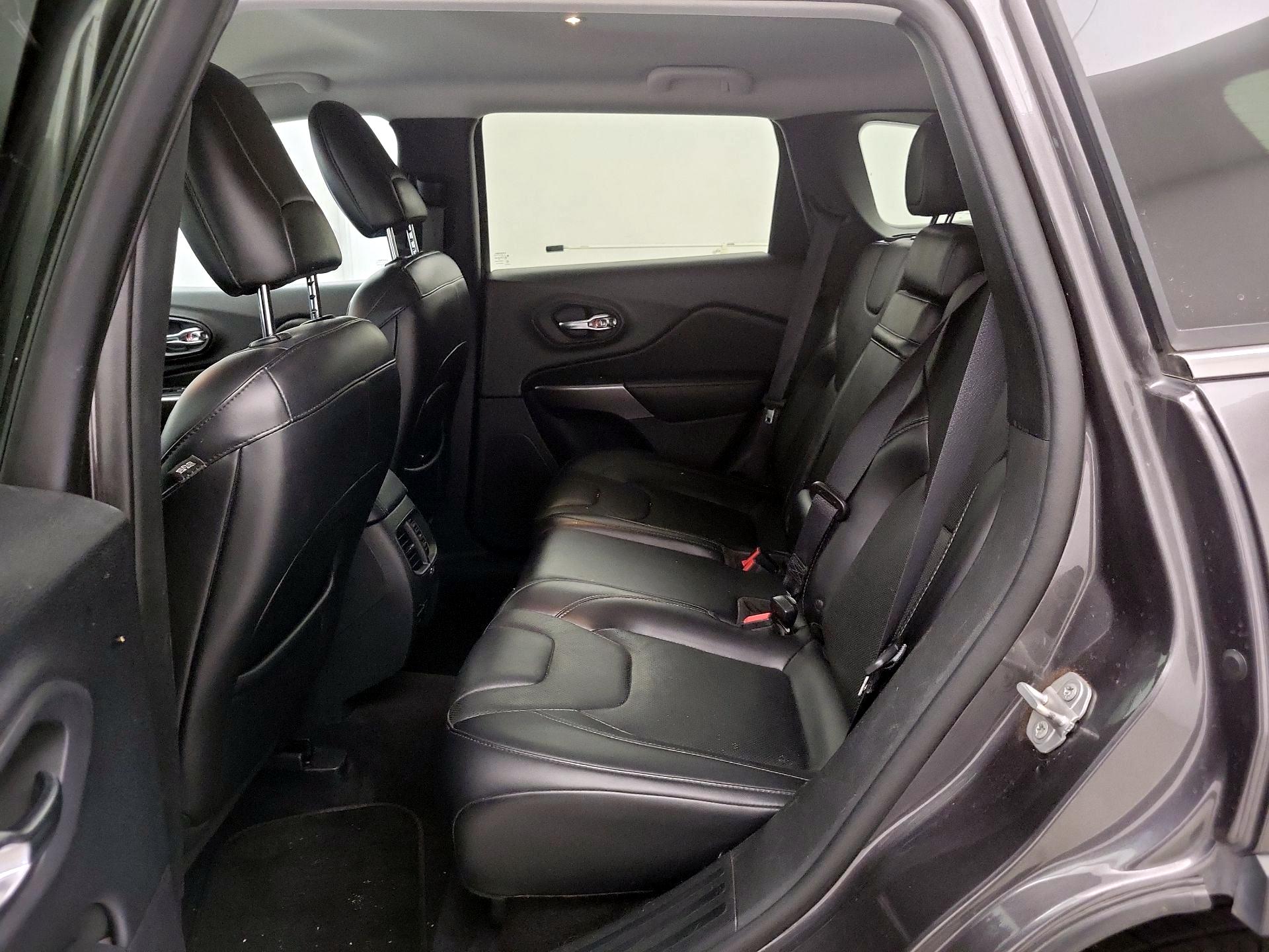 Thumbnail: 2019 Jeep Cherokee - 19