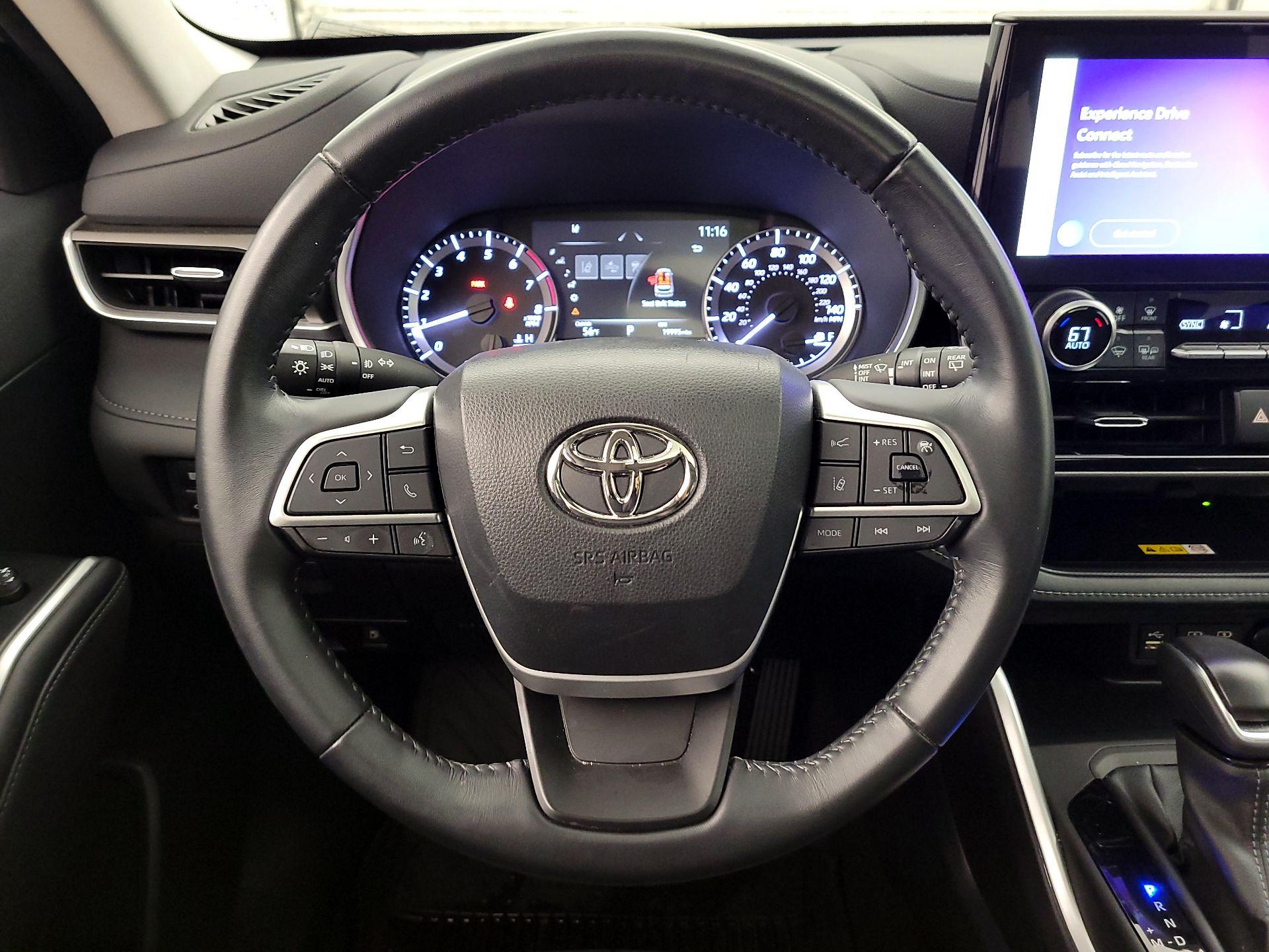 Thumbnail: 2023 Toyota Highlander - 10