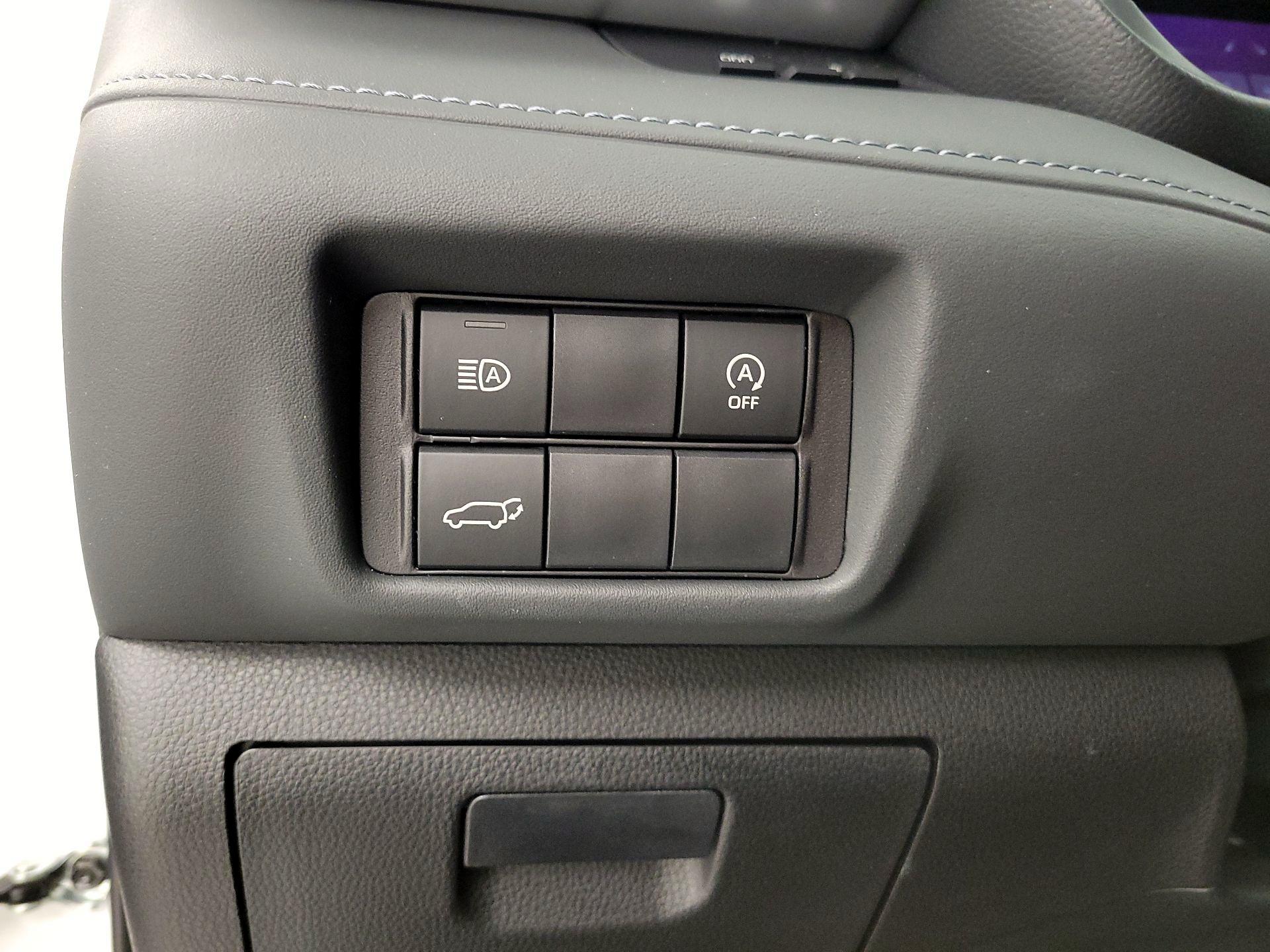 Thumbnail: 2023 Toyota Highlander - 13