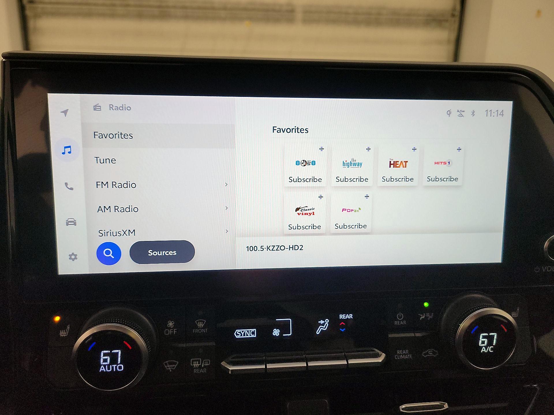 Thumbnail: 2023 Toyota Highlander - 15