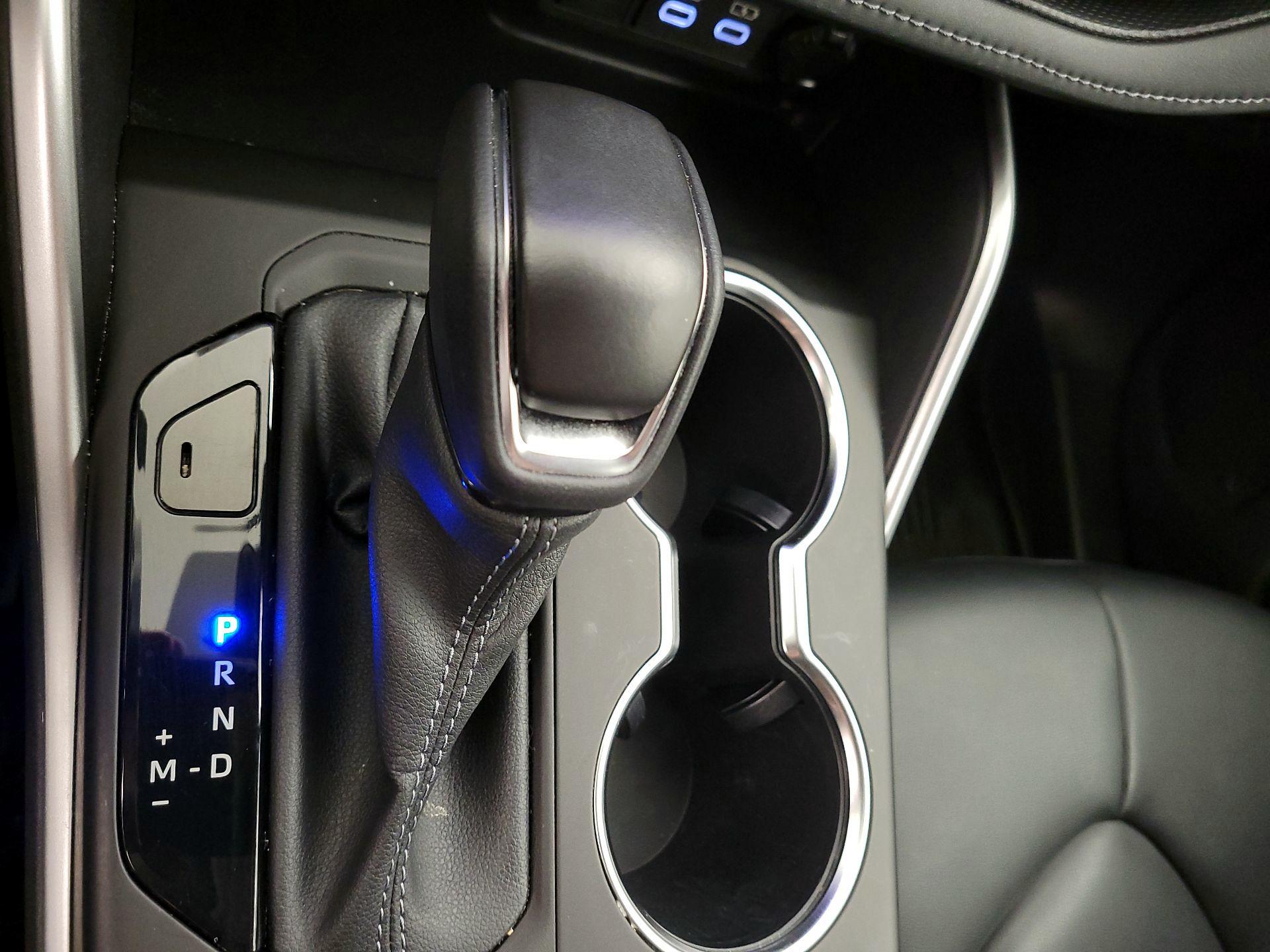 Thumbnail: 2023 Toyota Highlander - 17