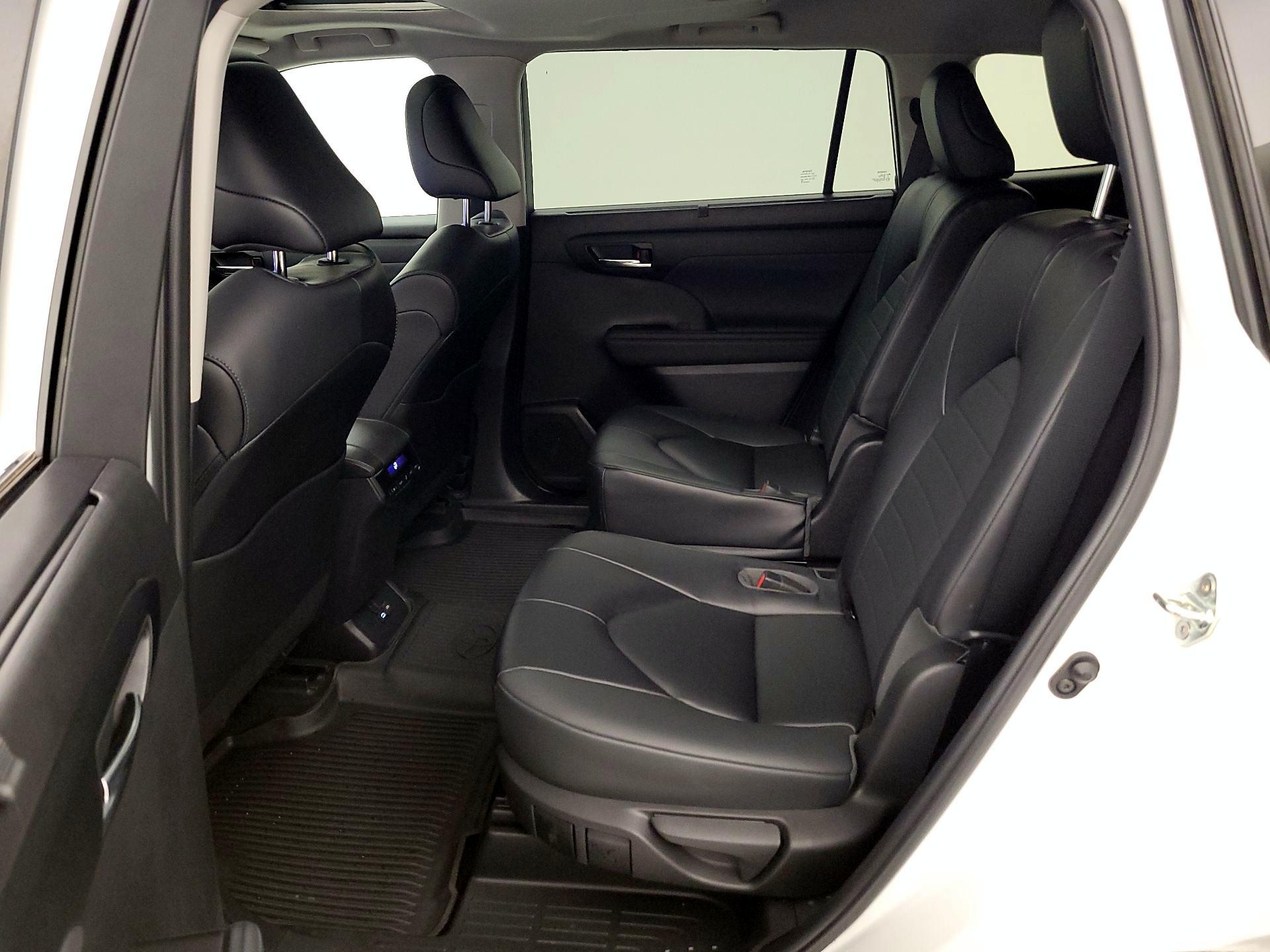 Thumbnail: 2023 Toyota Highlander - 20