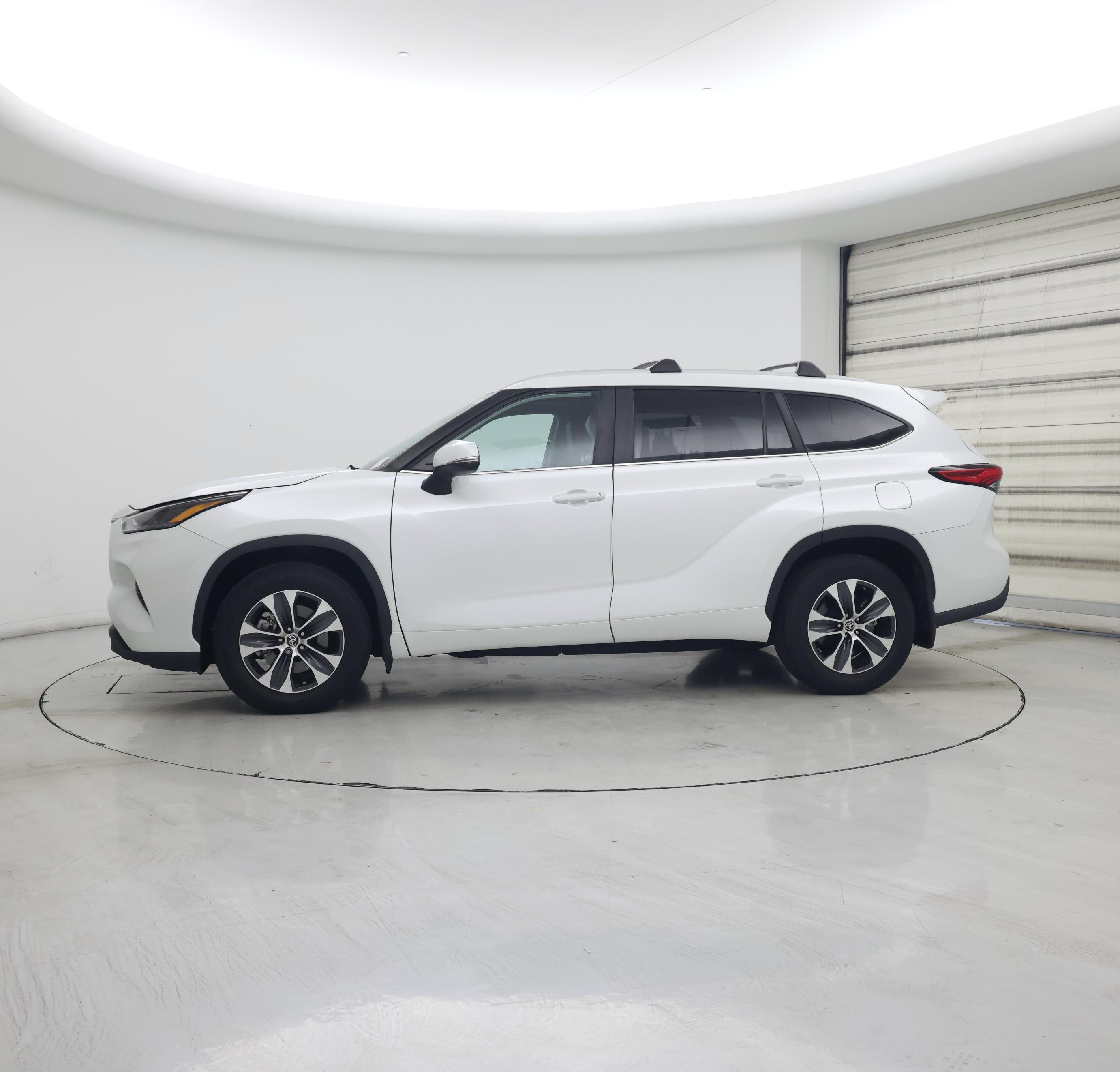 Thumbnail: 2023 Toyota Highlander - 3