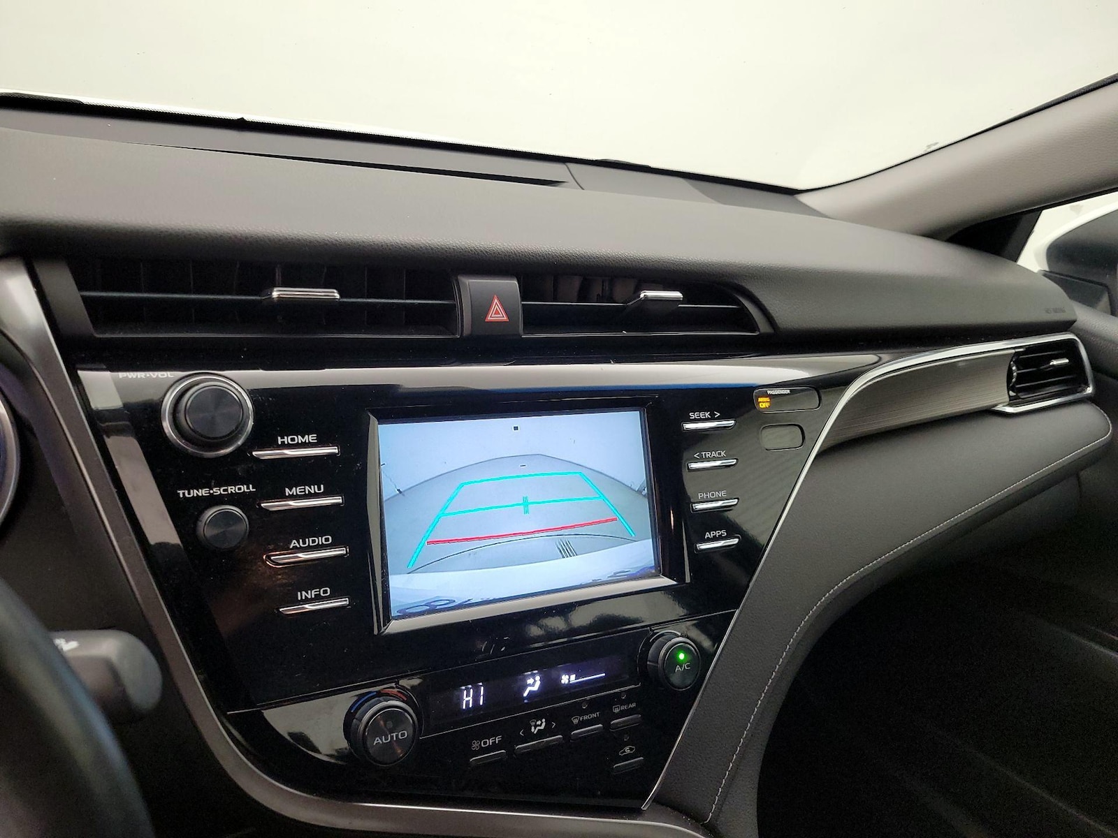 2018 Toyota Camry SE - Photo 15