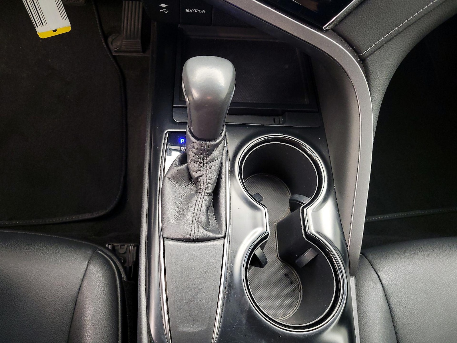 2018 Toyota Camry SE - Photo 18
