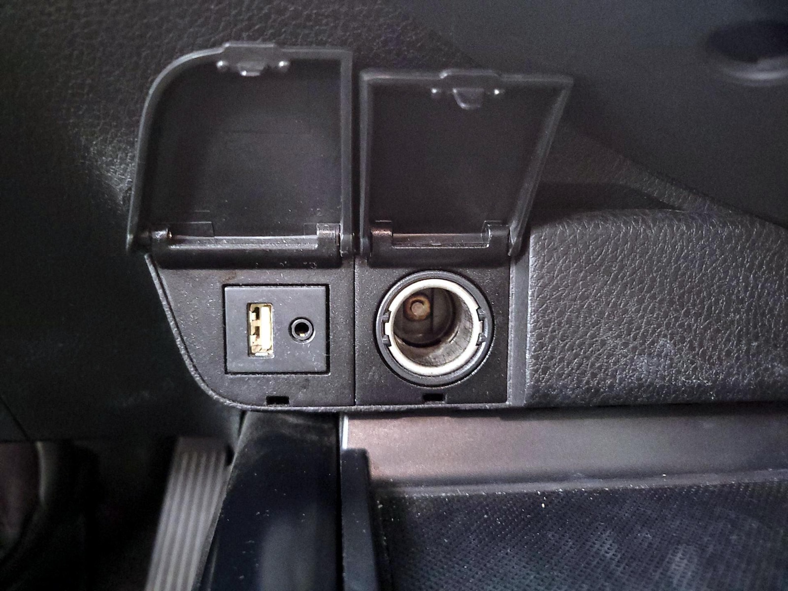 2018 Toyota Camry SE - Photo 19