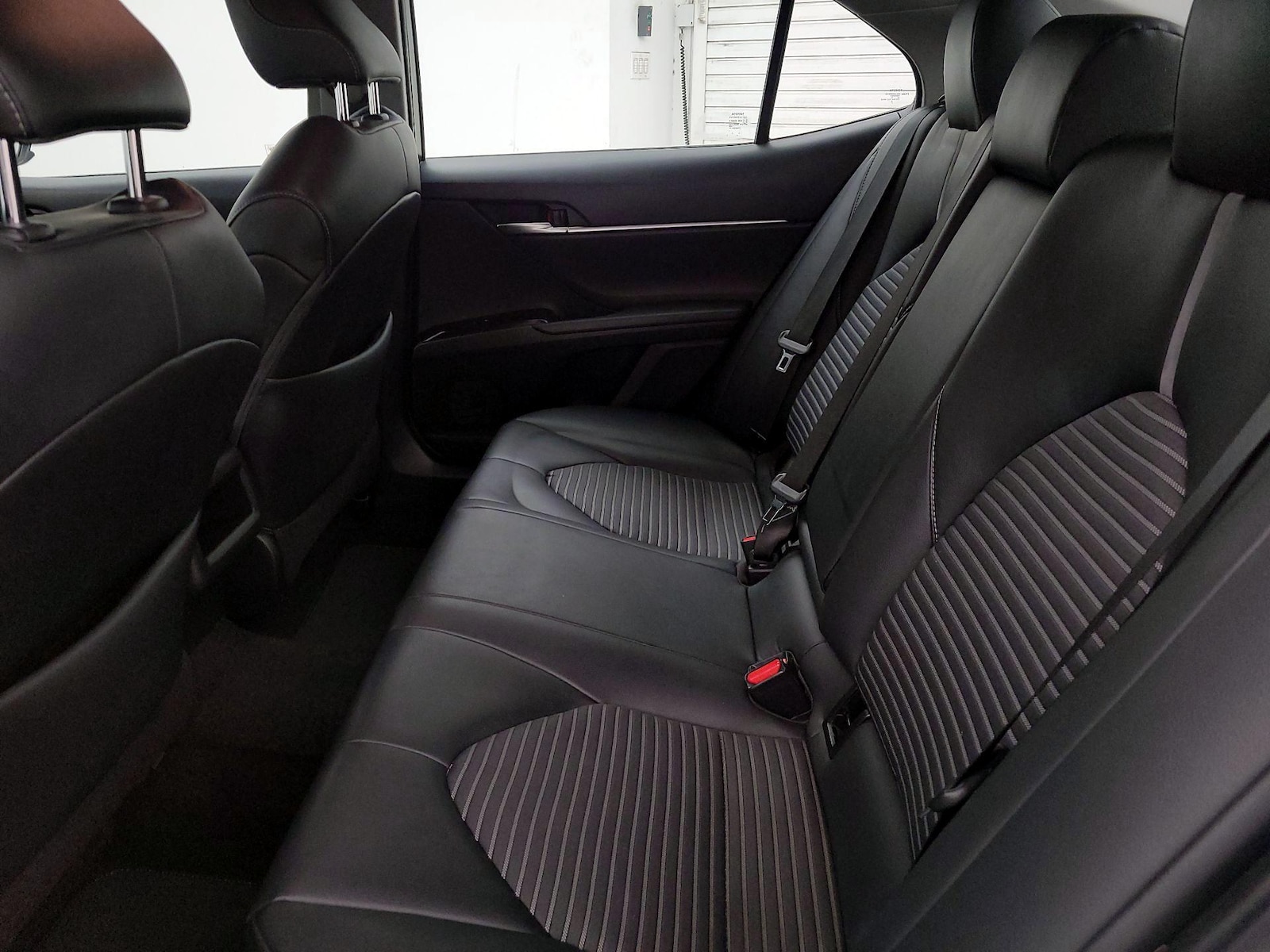 2018 Toyota Camry SE - Photo 20