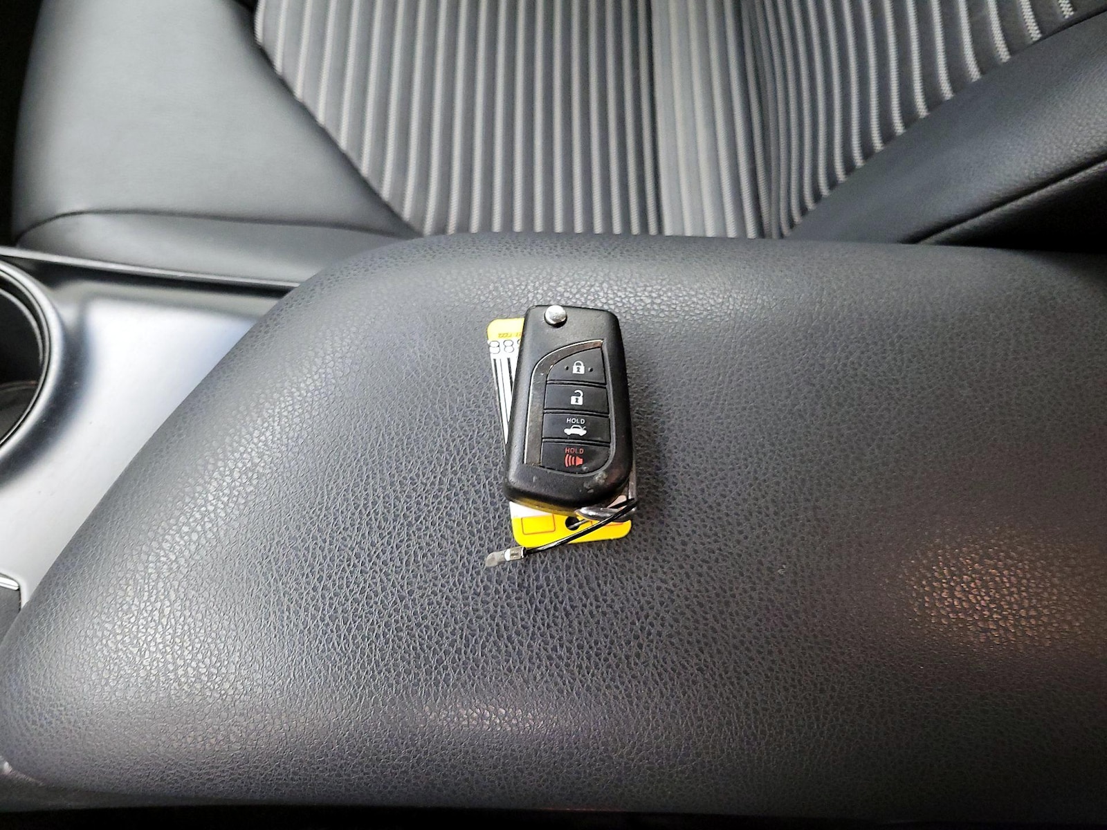 2018 Toyota Camry SE - Photo 23
