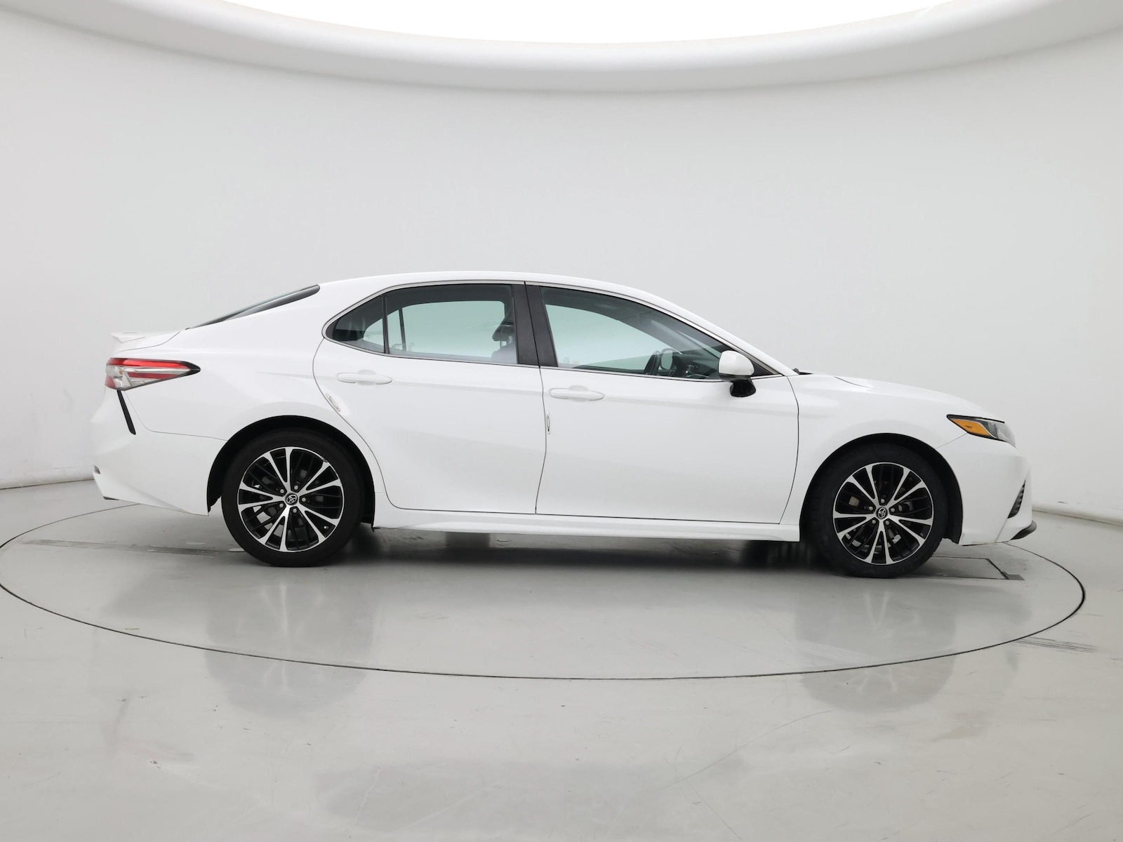 2018 Toyota Camry SE - Photo 8