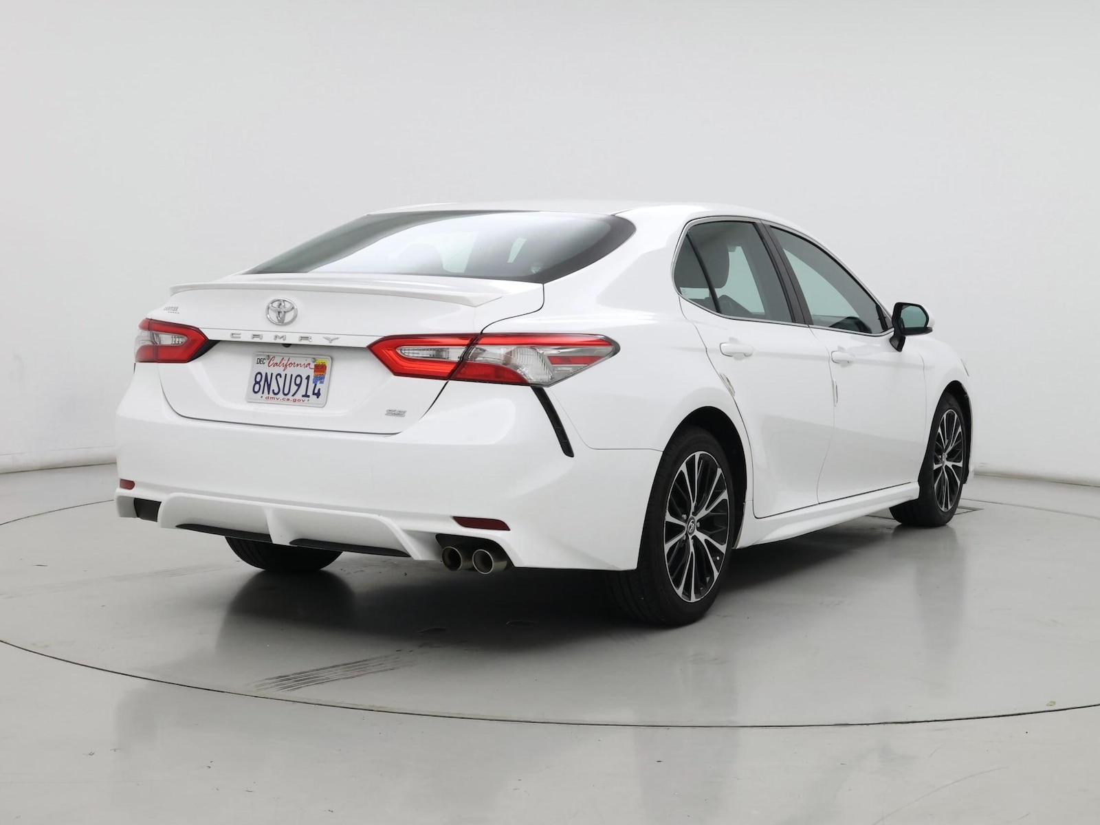 2018 Toyota Camry SE - Photo 9