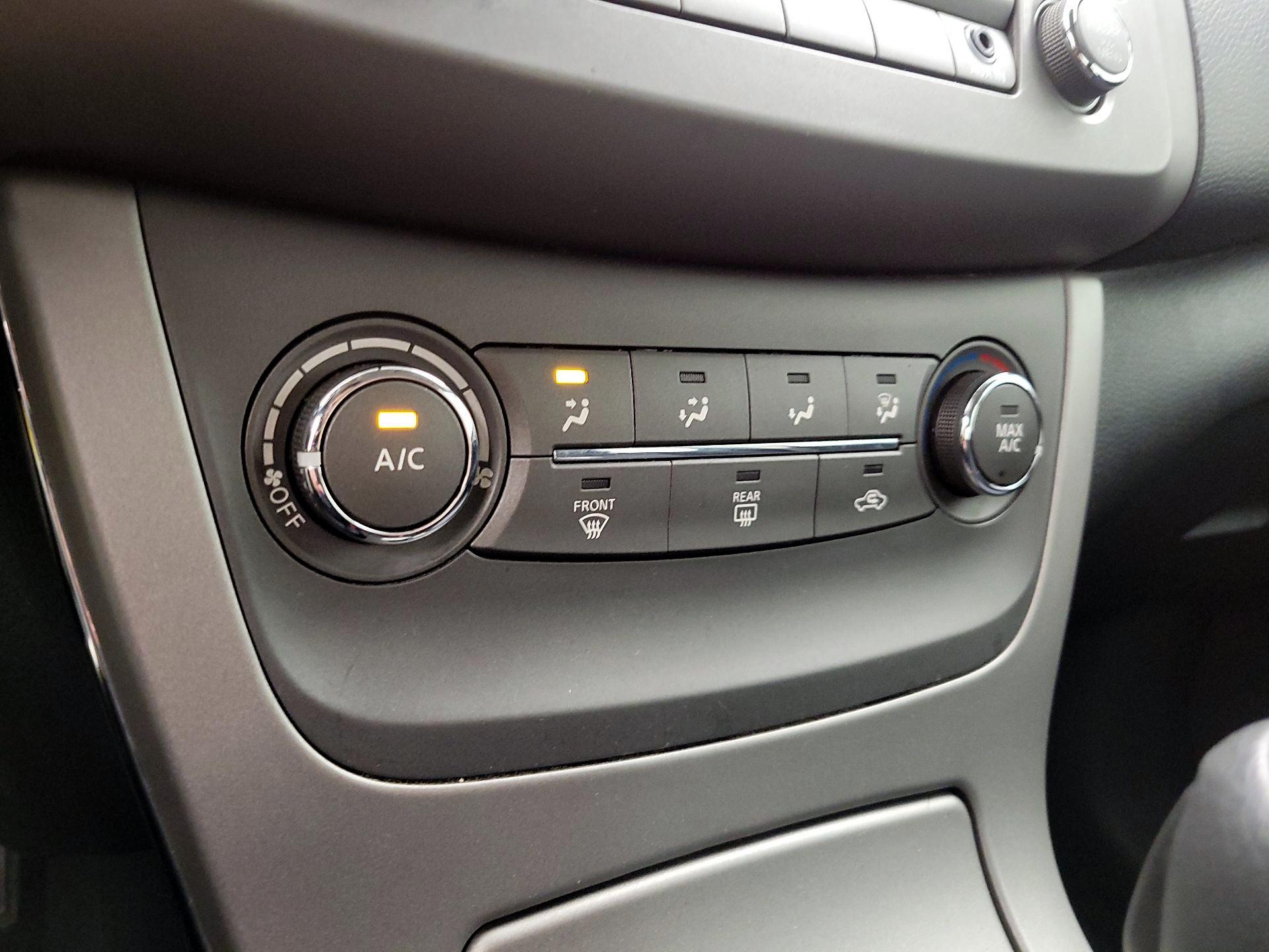 Thumbnail: 2014 Nissan Sentra - 15