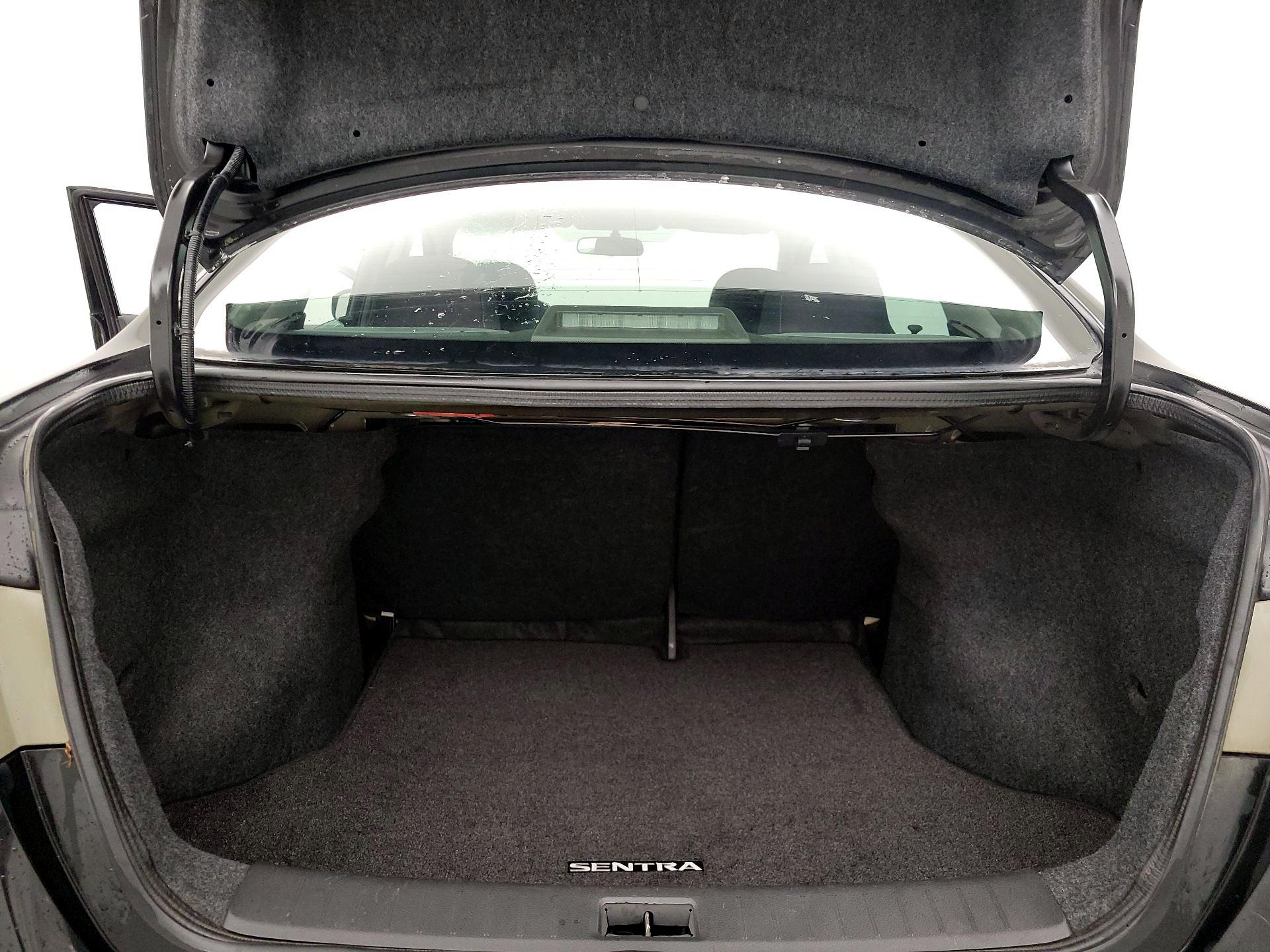 Thumbnail: 2014 Nissan Sentra - 18