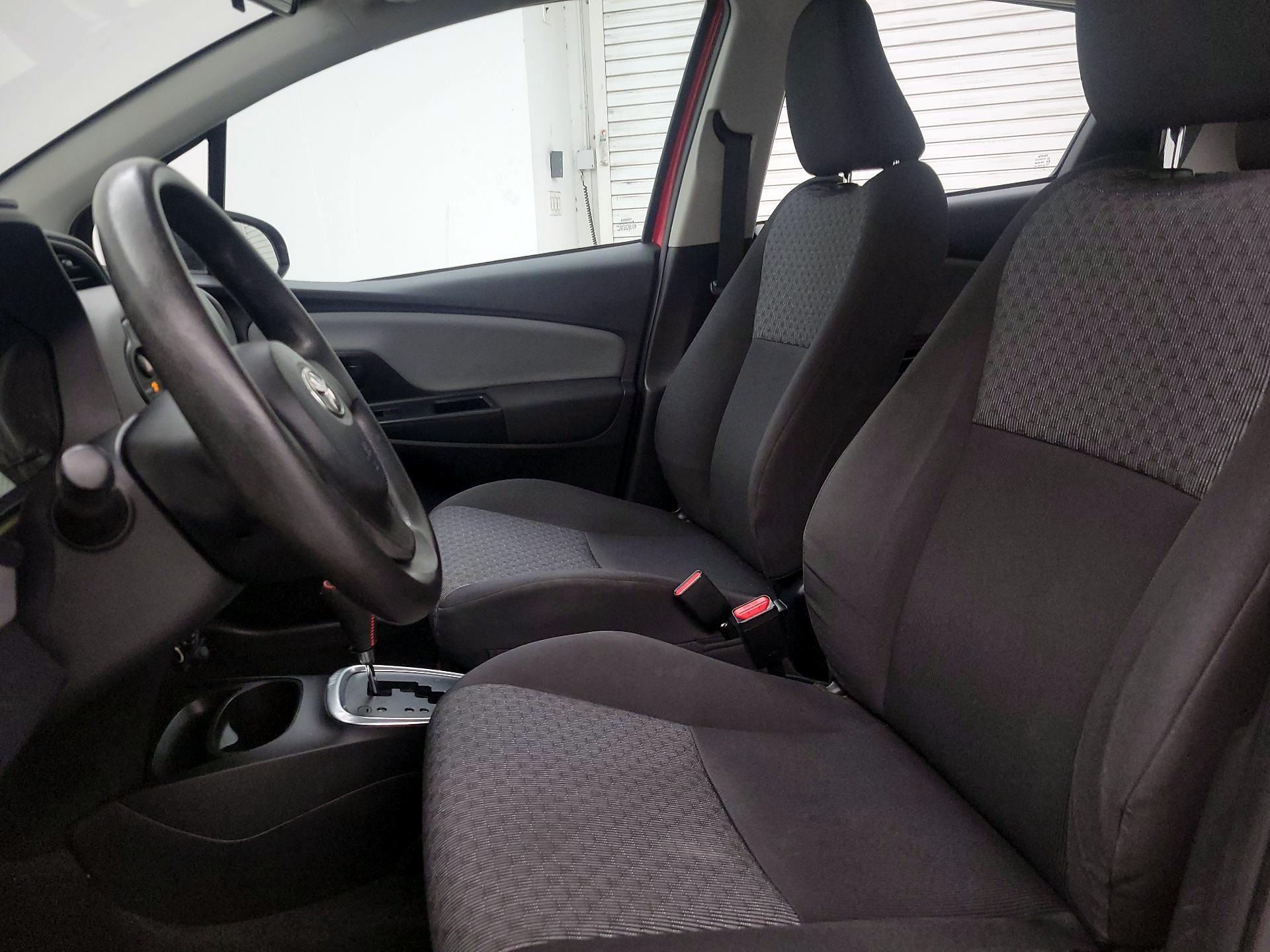 Thumbnail: 2015 Toyota Yaris - 11