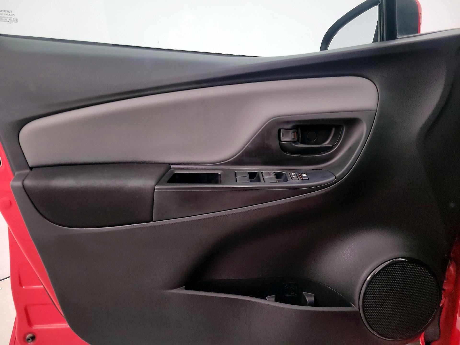 Thumbnail: 2015 Toyota Yaris - 12