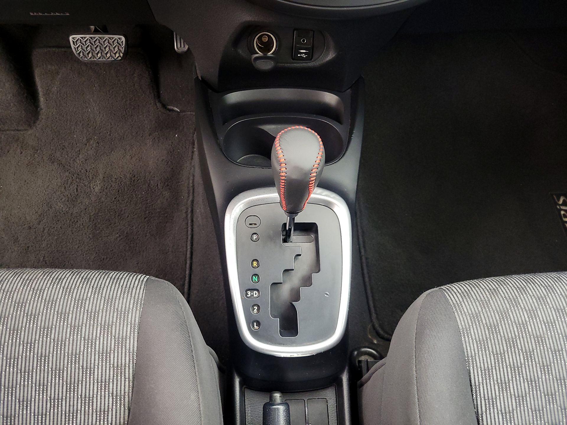 Thumbnail: 2015 Toyota Yaris - 16